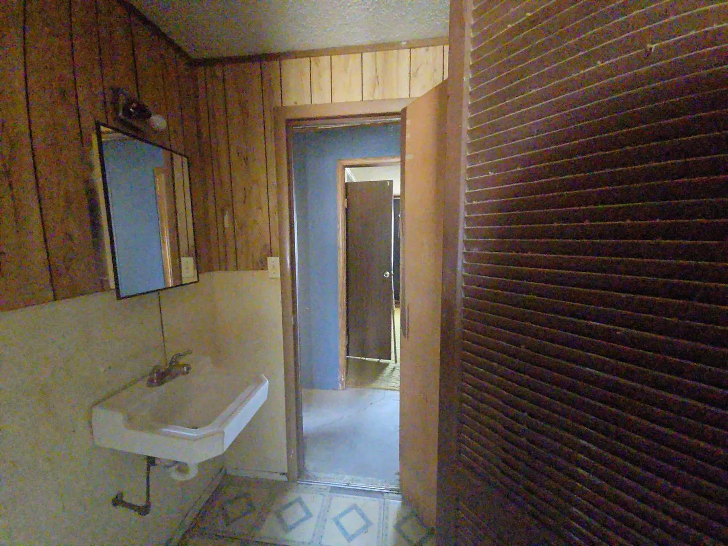 Single Family Residence For Sale in Johnson County , 307 E Weaver Avenue, Alvarado, Texas 76009, 2 Bedroom, 2 Bathroom, Garage spaces, 936 Sqft, built in 1998, mls#21373139, Real Estate Agent in Alvarado, Homes For Sale in Johnson county, Homes For Sale in Alvarado, Realtor in Alvarado Texas, Real Estate Brokerage Independent Realty Texas, Luminita Cordes Realtor