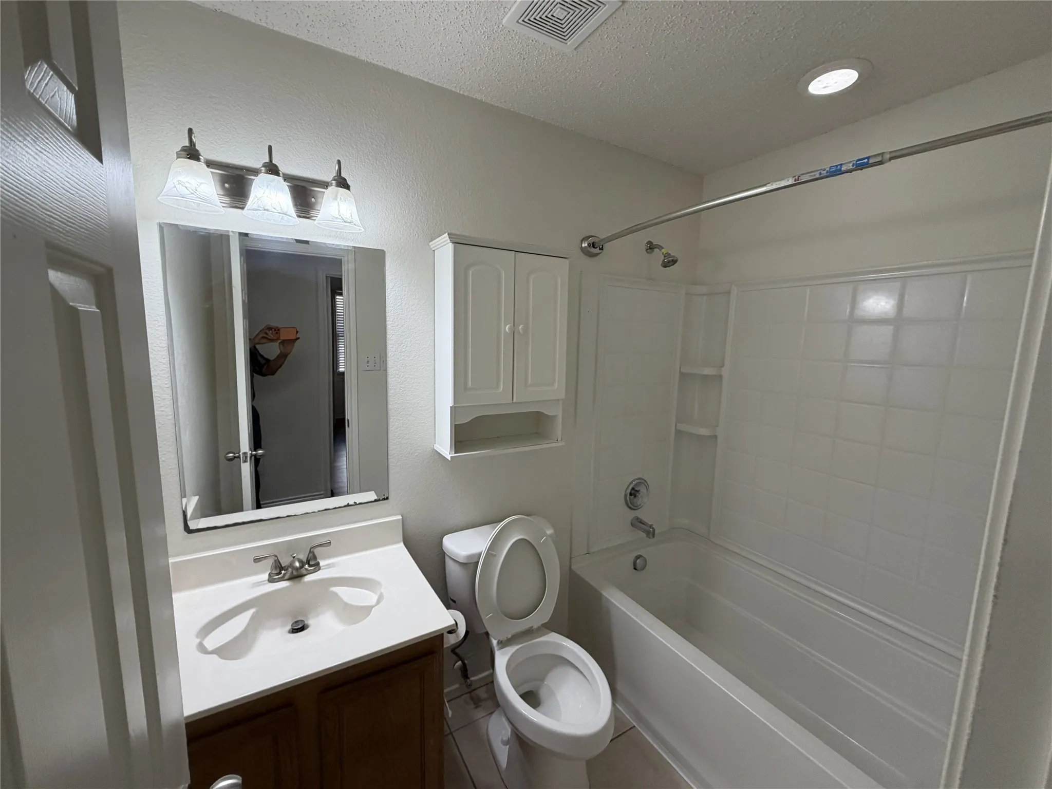 Recessed lighting and vanity light fixture