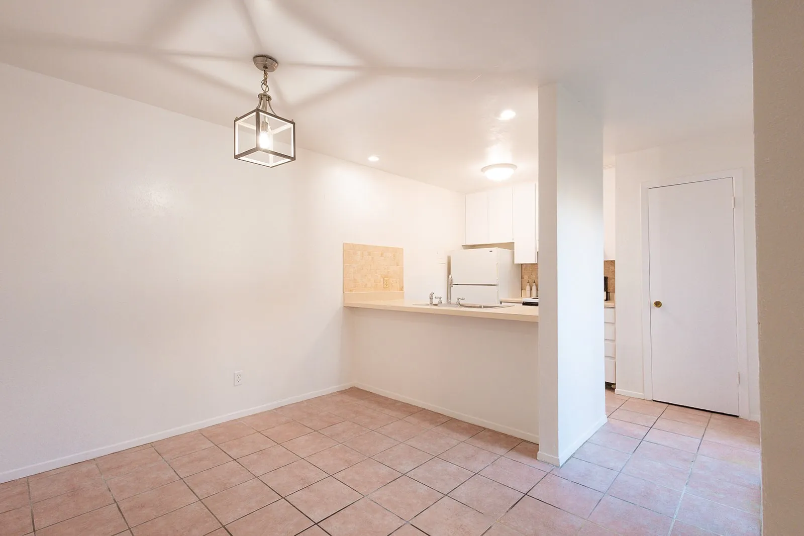 Condominium For Sale in Tarrant County , 5540 Boca Raton Boulevard 175, Fort Worth, Texas 76112, 1 Bedroom, 2 Bathroom, Garage spaces, 1,065 Sqft, built in 1972, mls#21373154, Real Estate Agent in Fort Worth, Homes For Sale in Tarrant county, Homes For Sale in Fort Worth, Realtor in Fort Worth Texas, Real Estate Brokerage Independent Realty Texas, Luminita Cordes Realtor