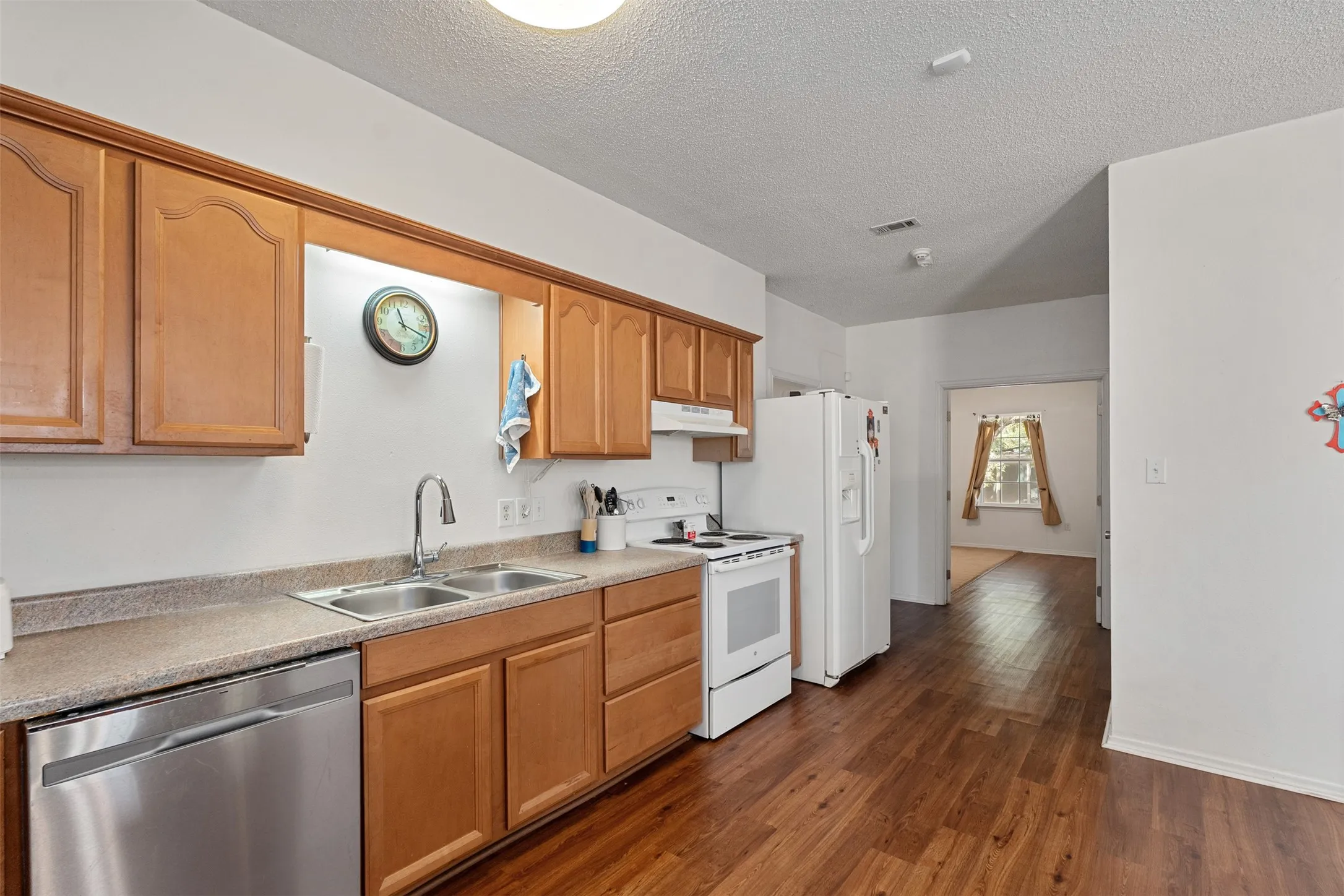 Single Family Residence For Sale in Henderson County , 6031 Fm 316, Payne Springs, Texas 75156, 2 Bedroom, 2 Bathroom, Garage spaces, 2,088 Sqft, built in 2010, mls#21372302, Real Estate Agent in Payne Springs, Homes For Sale in Henderson county, Homes For Sale in Payne Springs, Realtor in Payne Springs Texas, Real Estate Brokerage Independent Realty Texas, Luminita Cordes Realtor
