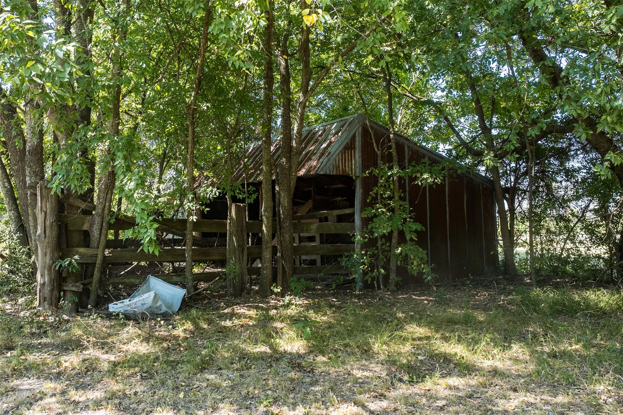 Single Family Residence For Sale in Henderson County , 6031 Fm 316, Payne Springs, Texas 75156, 2 Bedroom, 2 Bathroom, Garage spaces, 2,088 Sqft, built in 2010, mls#21372302, Real Estate Agent in Payne Springs, Homes For Sale in Henderson county, Homes For Sale in Payne Springs, Realtor in Payne Springs Texas, Real Estate Brokerage Independent Realty Texas, Luminita Cordes Realtor