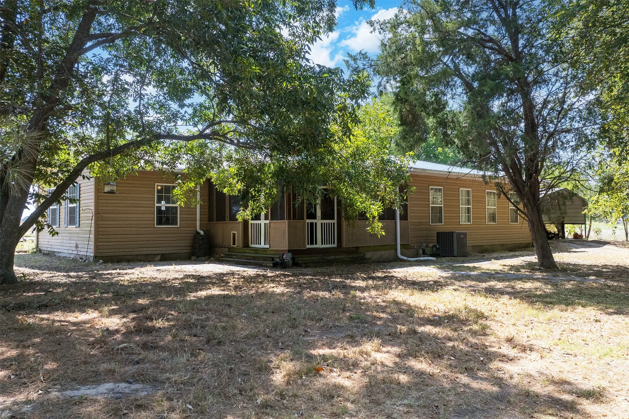 Single Family Residence For Sale in Henderson County , 6031 Fm 316, Payne Springs, Texas 75156, 2 Bedroom, 2 Bathroom, Garage spaces, 2,088 Sqft, built in 2010, mls#21372302, Real Estate Agent in Payne Springs, Homes For Sale in Henderson county, Homes For Sale in Payne Springs, Realtor in Payne Springs Texas, Real Estate Brokerage Independent Realty Texas, Luminita Cordes Realtor