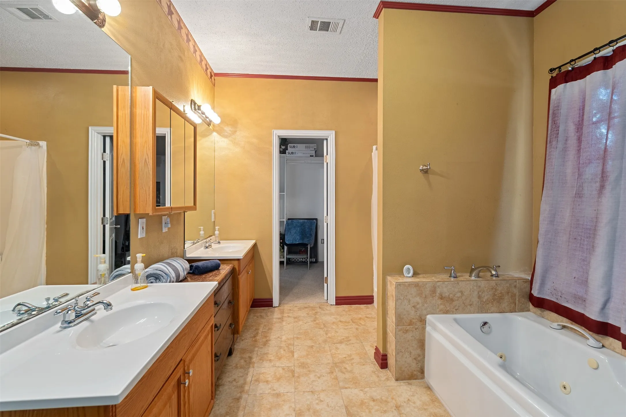 Single Family Residence For Sale in Henderson County , 6031 Fm 316, Payne Springs, Texas 75156, 2 Bedroom, 2 Bathroom, Garage spaces, 2,088 Sqft, built in 2010, mls#21372302, Real Estate Agent in Payne Springs, Homes For Sale in Henderson county, Homes For Sale in Payne Springs, Realtor in Payne Springs Texas, Real Estate Brokerage Independent Realty Texas, Luminita Cordes Realtor