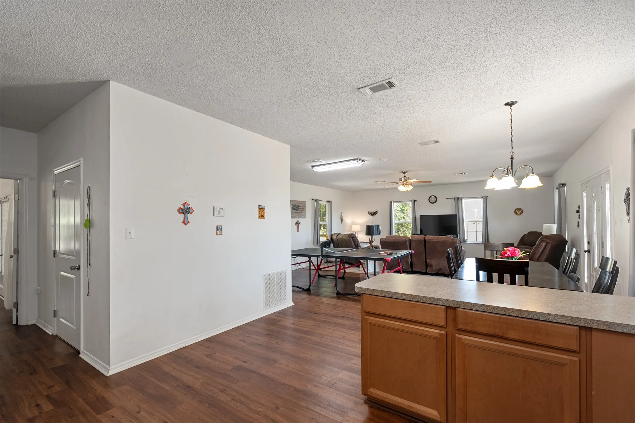 Single Family Residence For Sale in Henderson County , 6031 Fm 316, Payne Springs, Texas 75156, 2 Bedroom, 2 Bathroom, Garage spaces, 2,088 Sqft, built in 2010, mls#21372302, Real Estate Agent in Payne Springs, Homes For Sale in Henderson county, Homes For Sale in Payne Springs, Realtor in Payne Springs Texas, Real Estate Brokerage Independent Realty Texas, Luminita Cordes Realtor
