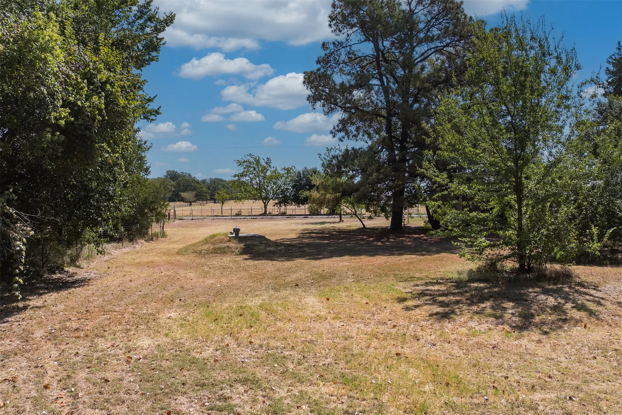 Single Family Residence For Sale in Henderson County , 6031 Fm 316, Payne Springs, Texas 75156, 2 Bedroom, 2 Bathroom, Garage spaces, 2,088 Sqft, built in 2010, mls#21372302, Real Estate Agent in Payne Springs, Homes For Sale in Henderson county, Homes For Sale in Payne Springs, Realtor in Payne Springs Texas, Real Estate Brokerage Independent Realty Texas, Luminita Cordes Realtor