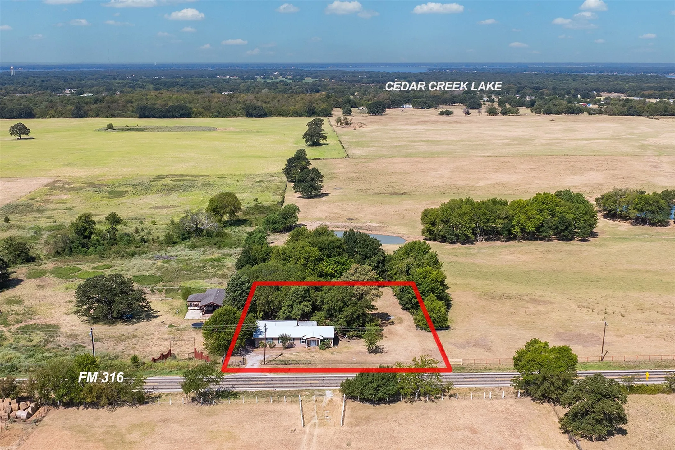 Single Family Residence For Sale in Henderson County , 6031 Fm 316, Payne Springs, Texas 75156, 2 Bedroom, 2 Bathroom, Garage spaces, 2,088 Sqft, built in 2010, mls#21372302, Real Estate Agent in Payne Springs, Homes For Sale in Henderson county, Homes For Sale in Payne Springs, Realtor in Payne Springs Texas, Real Estate Brokerage Independent Realty Texas, Luminita Cordes Realtor