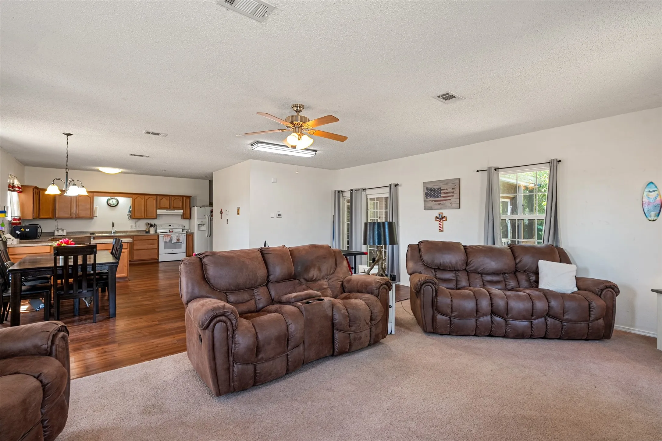 Single Family Residence For Sale in Henderson County , 6031 Fm 316, Payne Springs, Texas 75156, 2 Bedroom, 2 Bathroom, Garage spaces, 2,088 Sqft, built in 2010, mls#21372302, Real Estate Agent in Payne Springs, Homes For Sale in Henderson county, Homes For Sale in Payne Springs, Realtor in Payne Springs Texas, Real Estate Brokerage Independent Realty Texas, Luminita Cordes Realtor