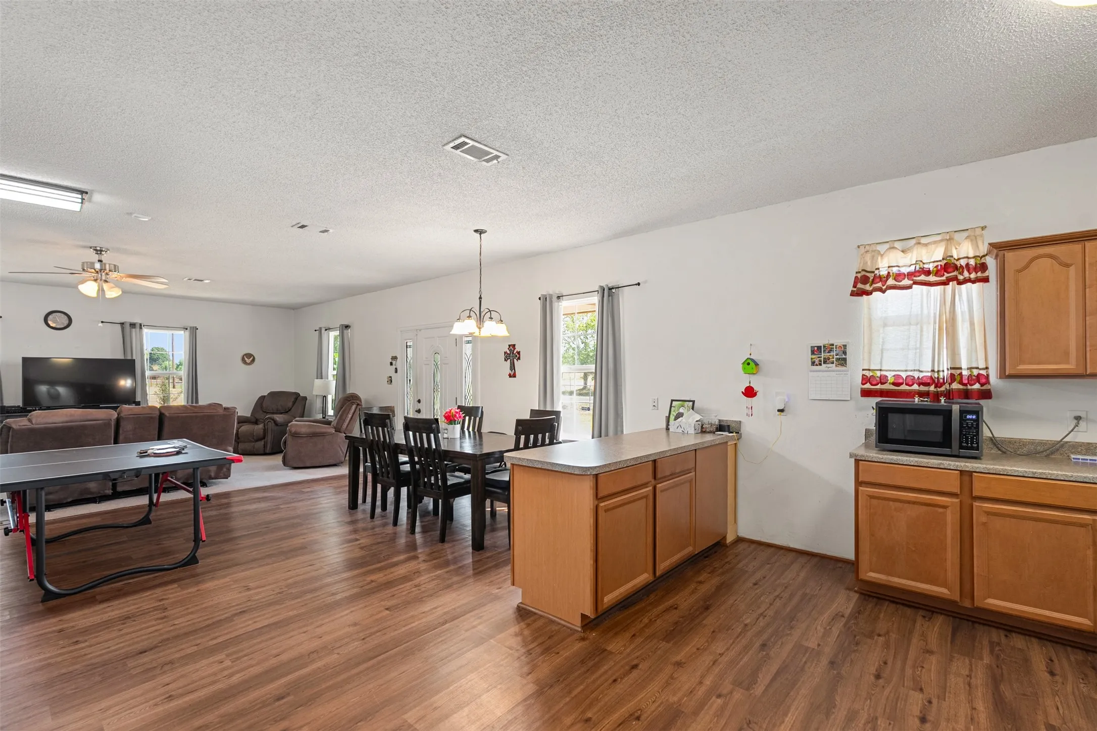 Single Family Residence For Sale in Henderson County , 6031 Fm 316, Payne Springs, Texas 75156, 2 Bedroom, 2 Bathroom, Garage spaces, 2,088 Sqft, built in 2010, mls#21372302, Real Estate Agent in Payne Springs, Homes For Sale in Henderson county, Homes For Sale in Payne Springs, Realtor in Payne Springs Texas, Real Estate Brokerage Independent Realty Texas, Luminita Cordes Realtor