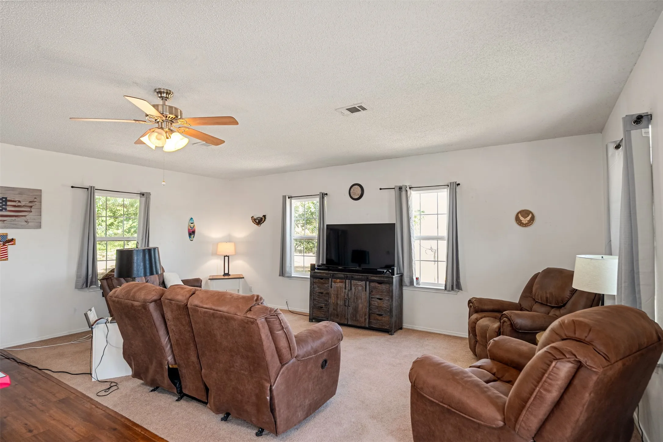 Single Family Residence For Sale in Henderson County , 6031 Fm 316, Payne Springs, Texas 75156, 2 Bedroom, 2 Bathroom, Garage spaces, 2,088 Sqft, built in 2010, mls#21372302, Real Estate Agent in Payne Springs, Homes For Sale in Henderson county, Homes For Sale in Payne Springs, Realtor in Payne Springs Texas, Real Estate Brokerage Independent Realty Texas, Luminita Cordes Realtor