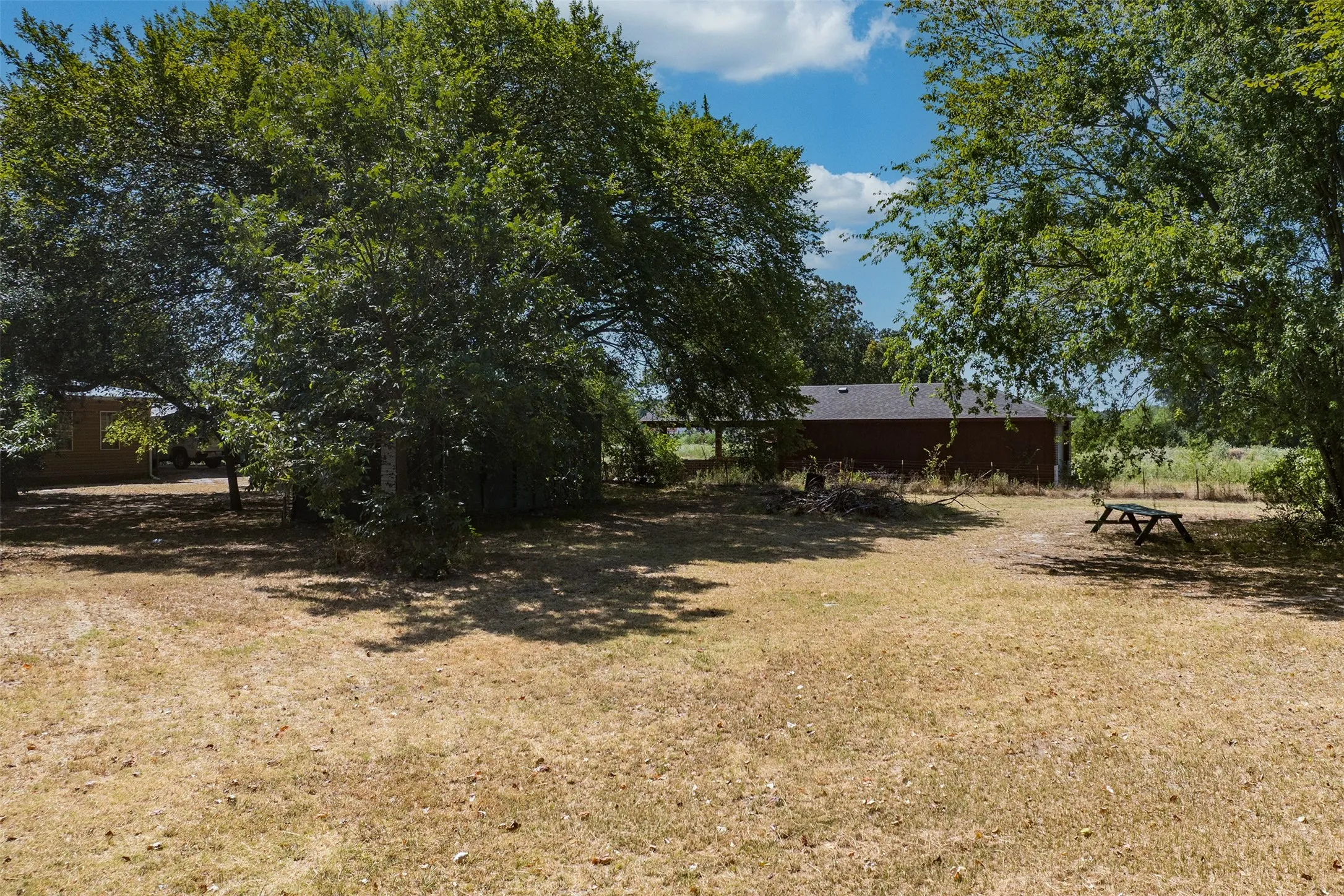 Single Family Residence For Sale in Henderson County , 6031 Fm 316, Payne Springs, Texas 75156, 2 Bedroom, 2 Bathroom, Garage spaces, 2,088 Sqft, built in 2010, mls#21372302, Real Estate Agent in Payne Springs, Homes For Sale in Henderson county, Homes For Sale in Payne Springs, Realtor in Payne Springs Texas, Real Estate Brokerage Independent Realty Texas, Luminita Cordes Realtor