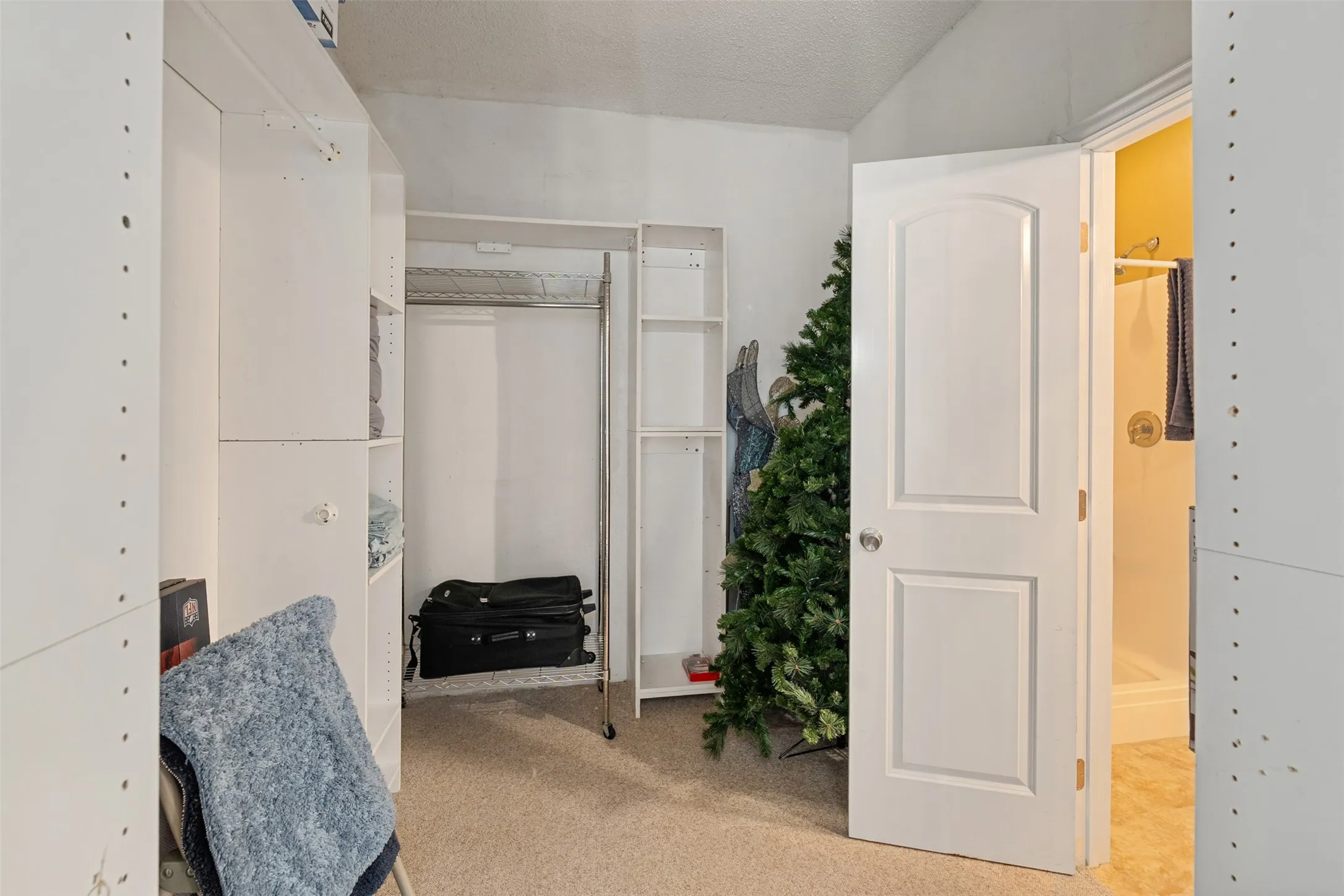 Single Family Residence For Sale in Henderson County , 6031 Fm 316, Payne Springs, Texas 75156, 2 Bedroom, 2 Bathroom, Garage spaces, 2,088 Sqft, built in 2010, mls#21372302, Real Estate Agent in Payne Springs, Homes For Sale in Henderson county, Homes For Sale in Payne Springs, Realtor in Payne Springs Texas, Real Estate Brokerage Independent Realty Texas, Luminita Cordes Realtor