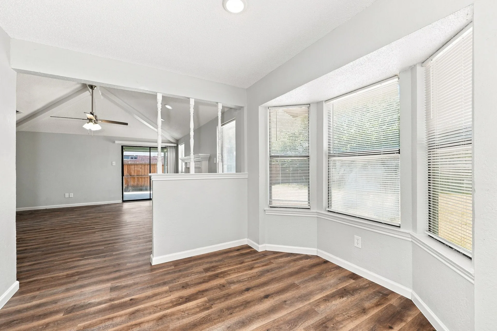 Single Family Residence For Rent in Tarrant County , 1800 Willow Vale Drive, Fort Worth, Texas 76134, 3 Bedroom, 2 Bathroom, 2 Garage spaces, 1,307 Sqft, built in 1984, mls#21373155, Real Estate Agent in Fort Worth, Homes For Rent in Tarrant county, Homes For Rent in Fort Worth, Realtor in Fort Worth Texas, Real Estate Brokerage Independent Realty Texas, Luminita Cordes Realtor