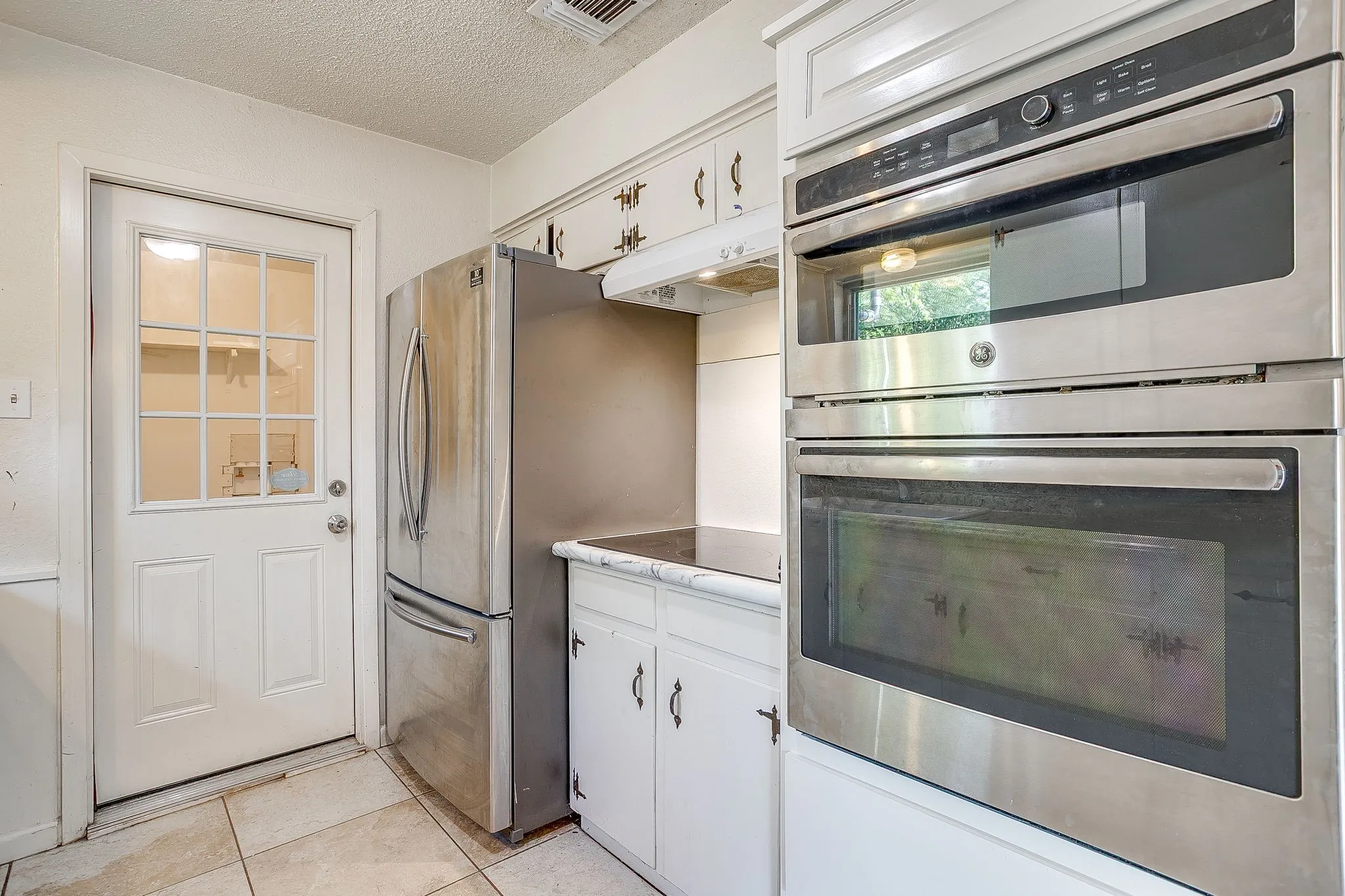 Refrigerator included