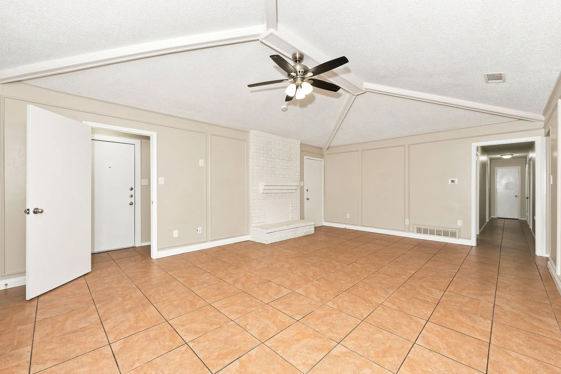 Single Family Residence For Rent in Dallas County , 1315 Drury Drive, Dallas, Texas 75232, 3 Bedroom, 2 Bathroom, Garage spaces, 1,587 Sqft, built in 1977, mls#21373168, Real Estate Agent in Dallas, Homes For Rent in Dallas county, Homes For Rent in Dallas, Realtor in Dallas Texas, Real Estate Brokerage Independent Realty Texas, Luminita Cordes Realtor