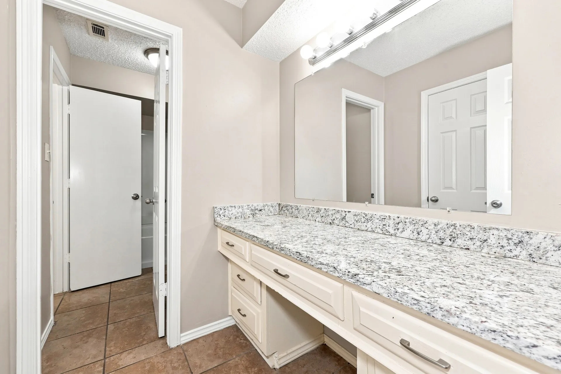 Single Family Residence For Rent in Dallas County , 1315 Drury Drive, Dallas, Texas 75232, 3 Bedroom, 2 Bathroom, Garage spaces, 1,587 Sqft, built in 1977, mls#21373168, Real Estate Agent in Dallas, Homes For Rent in Dallas county, Homes For Rent in Dallas, Realtor in Dallas Texas, Real Estate Brokerage Independent Realty Texas, Luminita Cordes Realtor