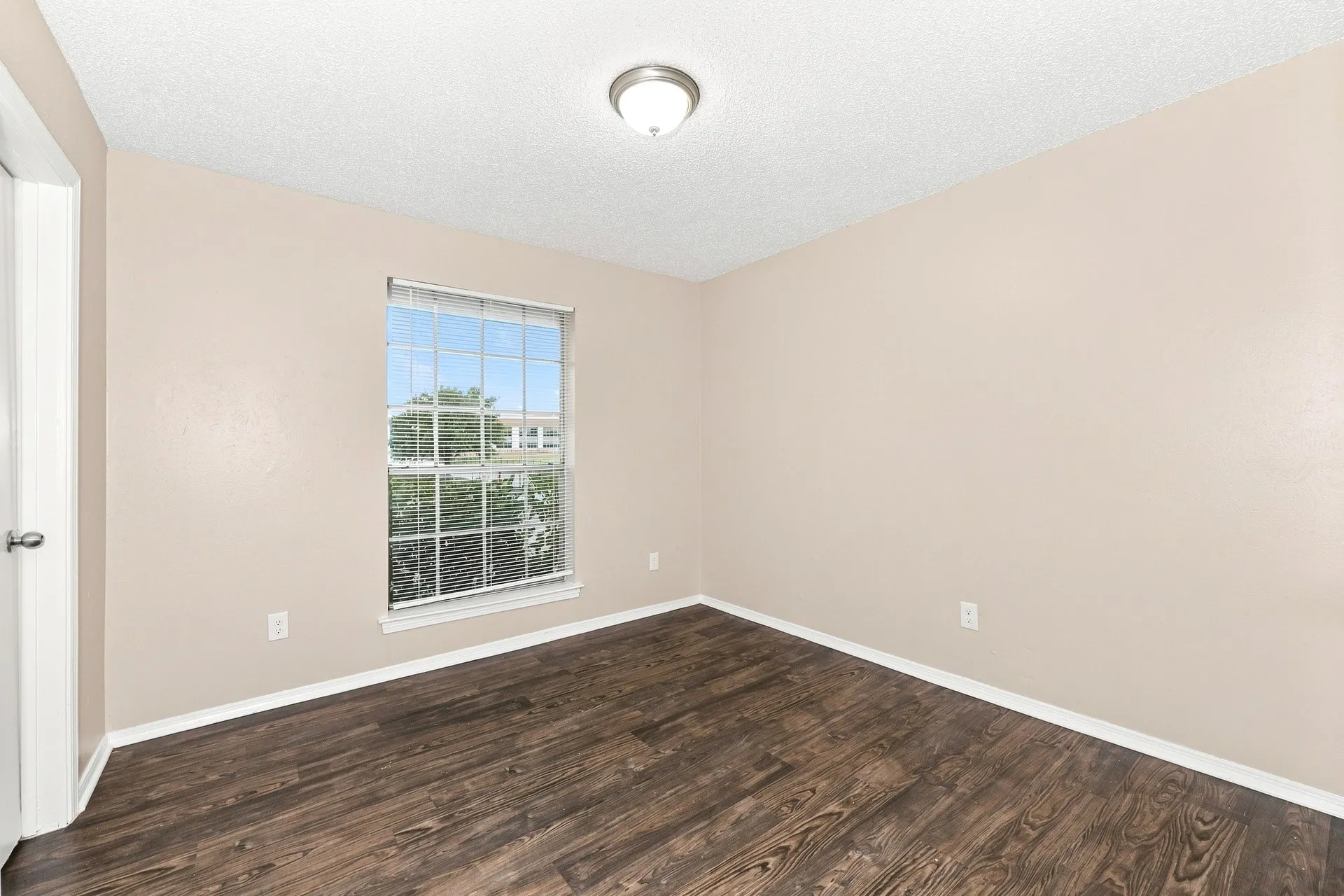 Single Family Residence For Rent in Dallas County , 1315 Drury Drive, Dallas, Texas 75232, 3 Bedroom, 2 Bathroom, Garage spaces, 1,587 Sqft, built in 1977, mls#21373168, Real Estate Agent in Dallas, Homes For Rent in Dallas county, Homes For Rent in Dallas, Realtor in Dallas Texas, Real Estate Brokerage Independent Realty Texas, Luminita Cordes Realtor