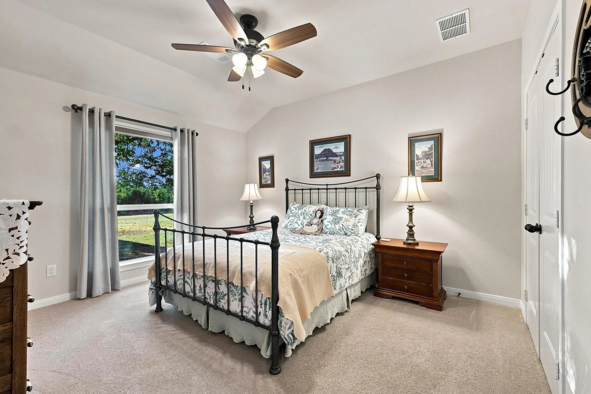 Single Family Residence For Sale in Hunt County , 10381 Fm 512, Wolfe City, Texas 75496, 3 Bedroom, 3 Bathroom, 2 Garage spaces, 2,121 Sqft, built in 2014, mls#21373159, Real Estate Agent in Wolfe City, Homes For Sale in Hunt county, Homes For Sale in Wolfe City, Realtor in Wolfe City Texas, Real Estate Brokerage Independent Realty Texas, Luminita Cordes Realtor