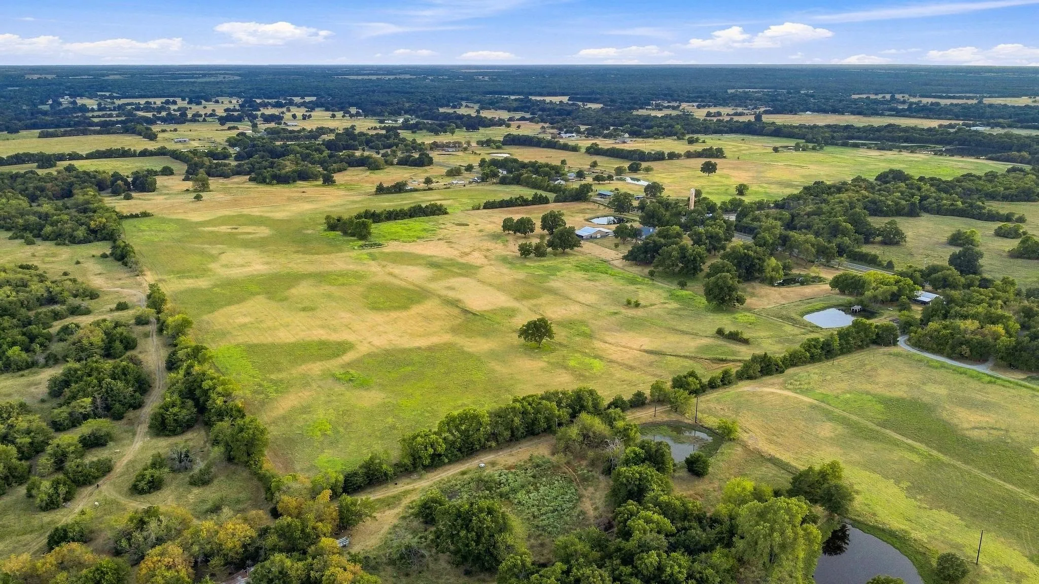 Single Family Residence For Sale in Hunt County , 10381 Fm 512, Wolfe City, Texas 75496, 3 Bedroom, 3 Bathroom, 2 Garage spaces, 2,121 Sqft, built in 2014, mls#21373159, Real Estate Agent in Wolfe City, Homes For Sale in Hunt county, Homes For Sale in Wolfe City, Realtor in Wolfe City Texas, Real Estate Brokerage Independent Realty Texas, Luminita Cordes Realtor