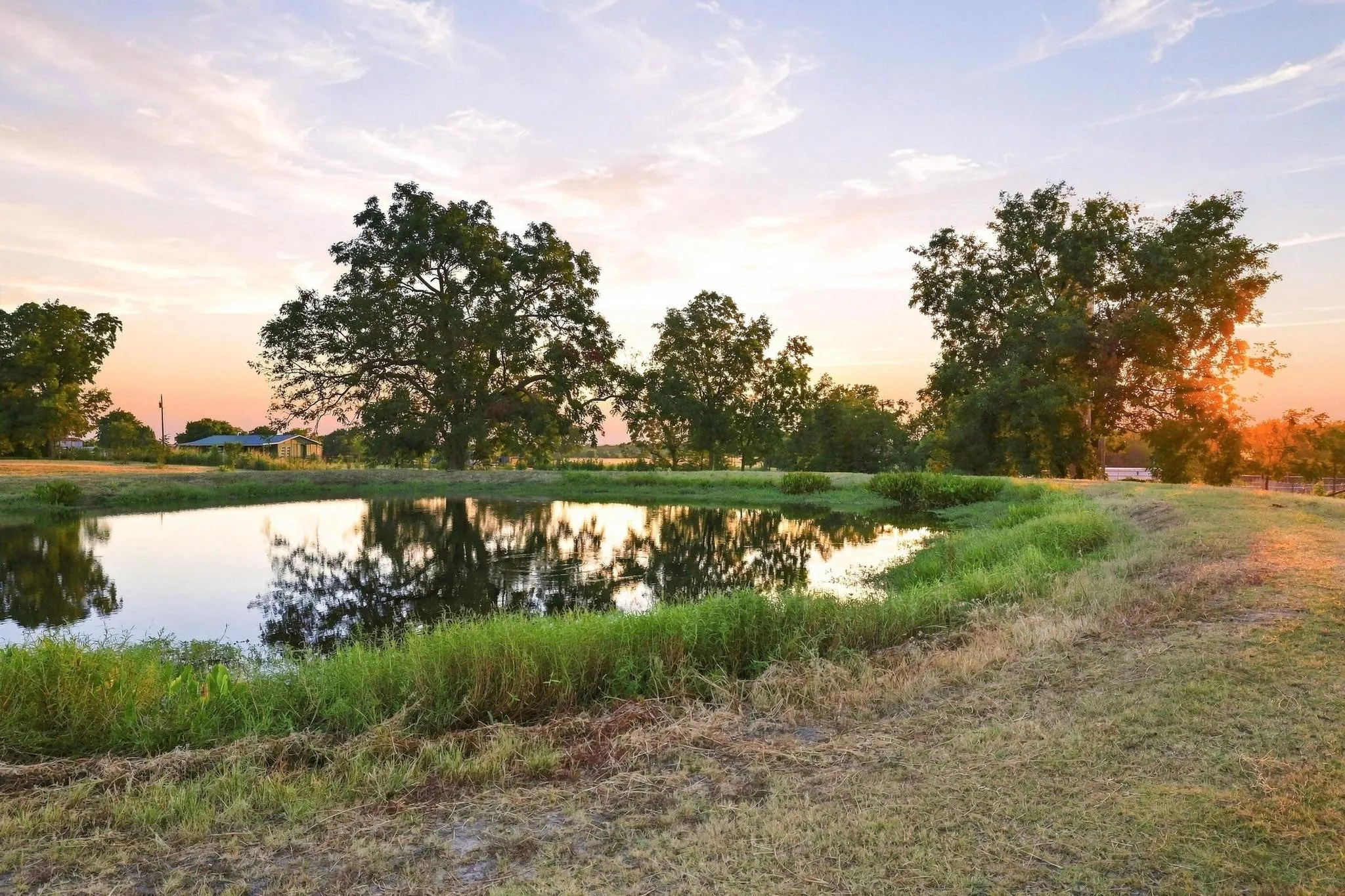 Single Family Residence For Sale in Hunt County , 10381 Fm 512, Wolfe City, Texas 75496, 3 Bedroom, 3 Bathroom, 2 Garage spaces, 2,121 Sqft, built in 2014, mls#21373159, Real Estate Agent in Wolfe City, Homes For Sale in Hunt county, Homes For Sale in Wolfe City, Realtor in Wolfe City Texas, Real Estate Brokerage Independent Realty Texas, Luminita Cordes Realtor