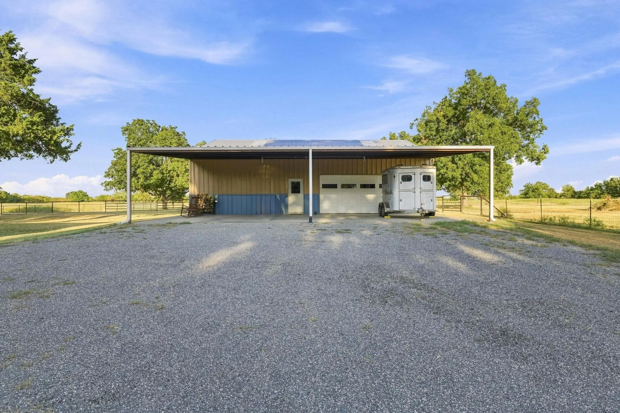 Single Family Residence For Sale in Hunt County , 10381 Fm 512, Wolfe City, Texas 75496, 3 Bedroom, 3 Bathroom, 2 Garage spaces, 2,121 Sqft, built in 2014, mls#21373159, Real Estate Agent in Wolfe City, Homes For Sale in Hunt county, Homes For Sale in Wolfe City, Realtor in Wolfe City Texas, Real Estate Brokerage Independent Realty Texas, Luminita Cordes Realtor