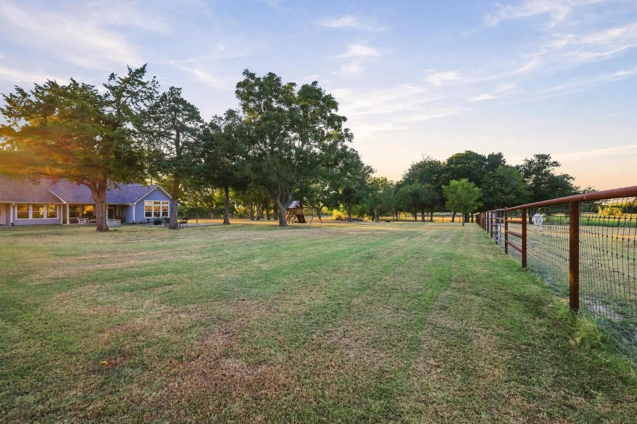 Single Family Residence For Sale in Hunt County , 10381 Fm 512, Wolfe City, Texas 75496, 3 Bedroom, 3 Bathroom, 2 Garage spaces, 2,121 Sqft, built in 2014, mls#21373159, Real Estate Agent in Wolfe City, Homes For Sale in Hunt county, Homes For Sale in Wolfe City, Realtor in Wolfe City Texas, Real Estate Brokerage Independent Realty Texas, Luminita Cordes Realtor