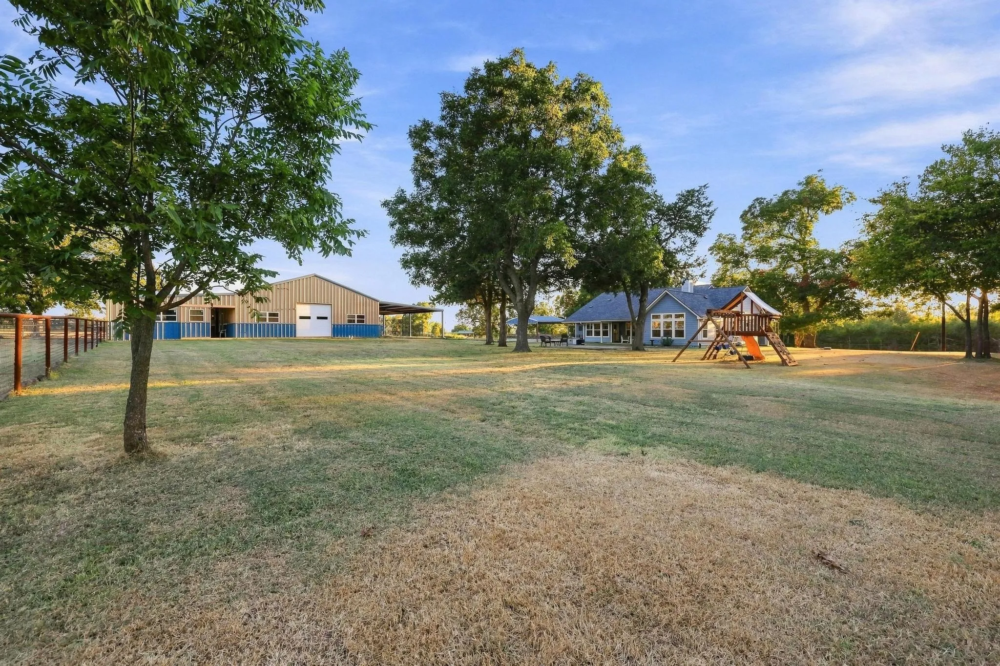 Single Family Residence For Sale in Hunt County , 10381 Fm 512, Wolfe City, Texas 75496, 3 Bedroom, 3 Bathroom, 2 Garage spaces, 2,121 Sqft, built in 2014, mls#21373159, Real Estate Agent in Wolfe City, Homes For Sale in Hunt county, Homes For Sale in Wolfe City, Realtor in Wolfe City Texas, Real Estate Brokerage Independent Realty Texas, Luminita Cordes Realtor
