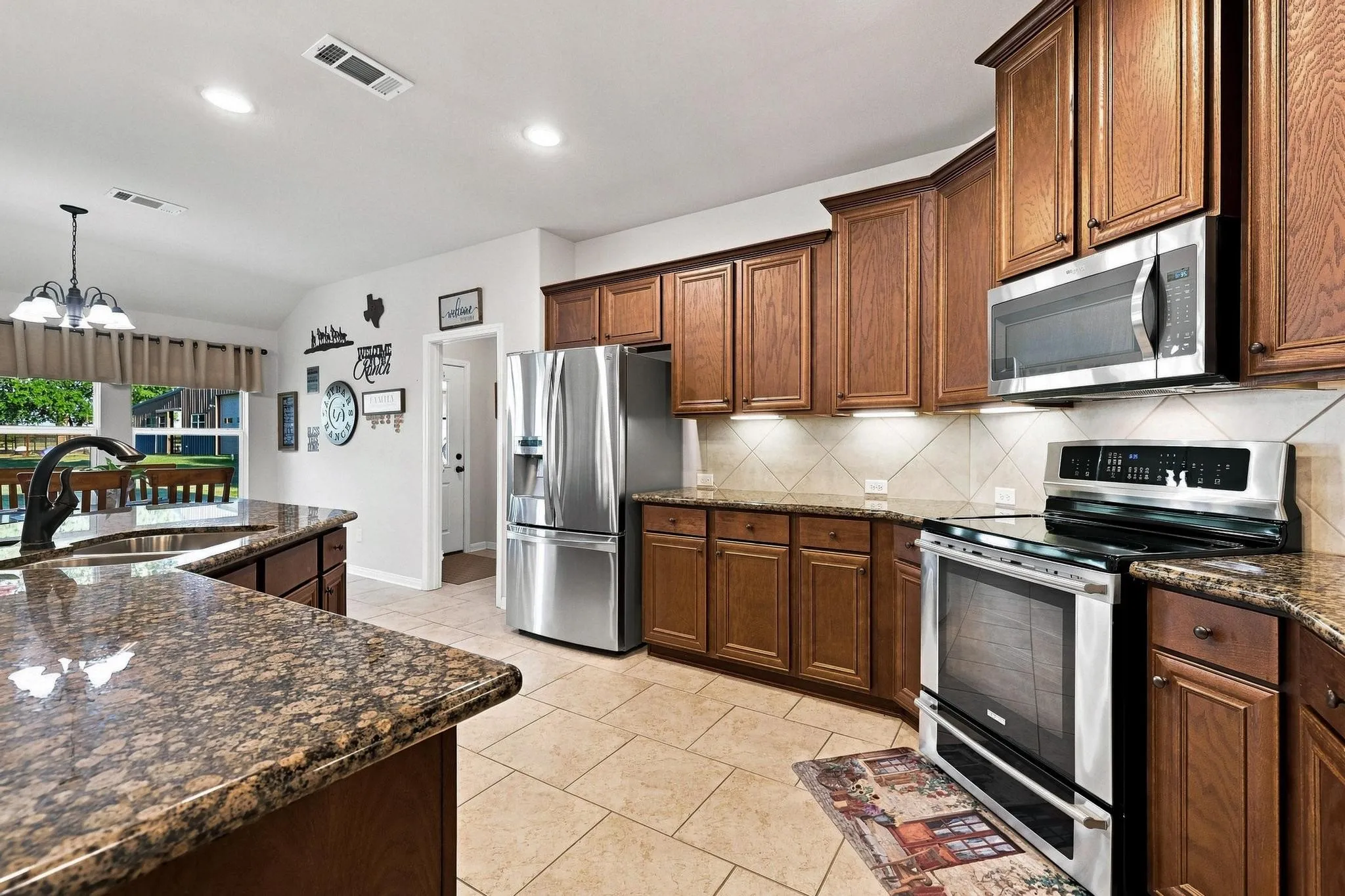 Single Family Residence For Sale in Hunt County , 10381 Fm 512, Wolfe City, Texas 75496, 3 Bedroom, 3 Bathroom, 2 Garage spaces, 2,121 Sqft, built in 2014, mls#21373159, Real Estate Agent in Wolfe City, Homes For Sale in Hunt county, Homes For Sale in Wolfe City, Realtor in Wolfe City Texas, Real Estate Brokerage Independent Realty Texas, Luminita Cordes Realtor