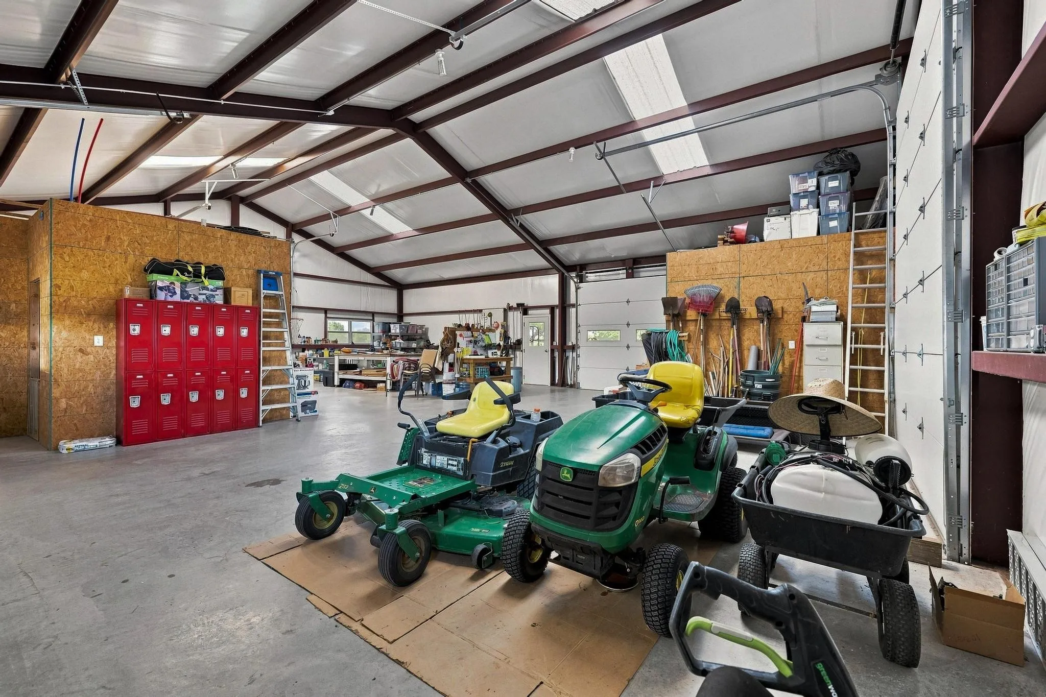 Single Family Residence For Sale in Hunt County , 10381 Fm 512, Wolfe City, Texas 75496, 3 Bedroom, 3 Bathroom, 2 Garage spaces, 2,121 Sqft, built in 2014, mls#21373159, Real Estate Agent in Wolfe City, Homes For Sale in Hunt county, Homes For Sale in Wolfe City, Realtor in Wolfe City Texas, Real Estate Brokerage Independent Realty Texas, Luminita Cordes Realtor