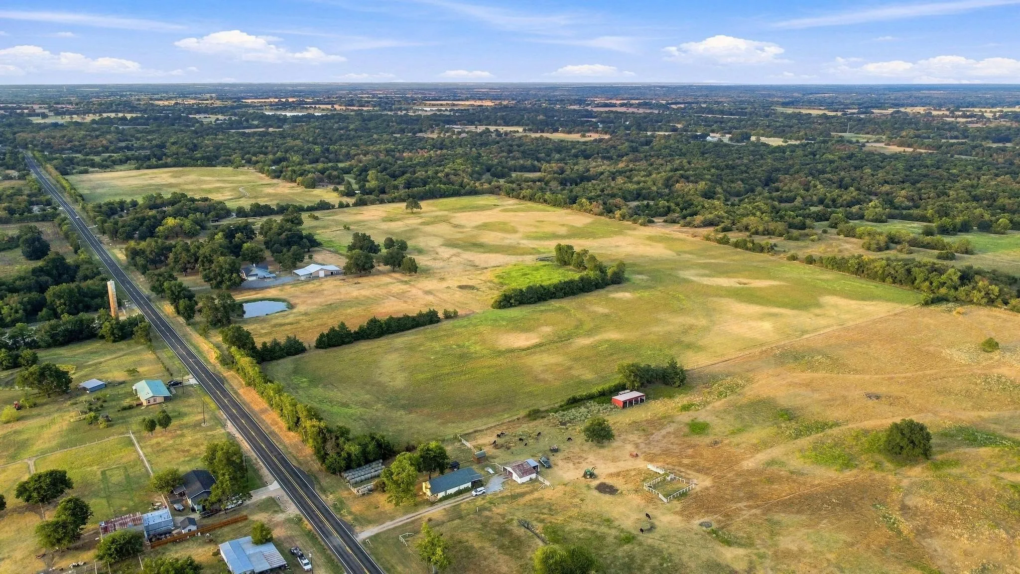 Single Family Residence For Sale in Hunt County , 10381 Fm 512, Wolfe City, Texas 75496, 3 Bedroom, 3 Bathroom, 2 Garage spaces, 2,121 Sqft, built in 2014, mls#21373159, Real Estate Agent in Wolfe City, Homes For Sale in Hunt county, Homes For Sale in Wolfe City, Realtor in Wolfe City Texas, Real Estate Brokerage Independent Realty Texas, Luminita Cordes Realtor