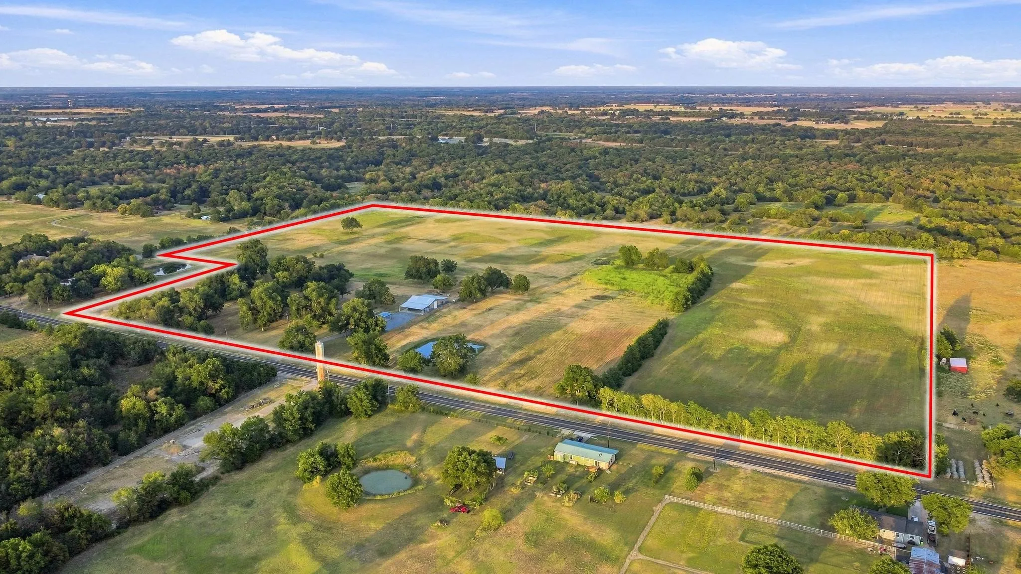 Single Family Residence For Sale in Hunt County , 10381 Fm 512, Wolfe City, Texas 75496, 3 Bedroom, 3 Bathroom, 2 Garage spaces, 2,121 Sqft, built in 2014, mls#21373159, Real Estate Agent in Wolfe City, Homes For Sale in Hunt county, Homes For Sale in Wolfe City, Realtor in Wolfe City Texas, Real Estate Brokerage Independent Realty Texas, Luminita Cordes Realtor