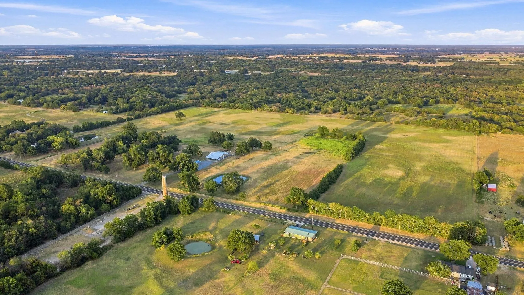 Single Family Residence For Sale in Hunt County , 10381 Fm 512, Wolfe City, Texas 75496, 3 Bedroom, 3 Bathroom, 2 Garage spaces, 2,121 Sqft, built in 2014, mls#21373159, Real Estate Agent in Wolfe City, Homes For Sale in Hunt county, Homes For Sale in Wolfe City, Realtor in Wolfe City Texas, Real Estate Brokerage Independent Realty Texas, Luminita Cordes Realtor