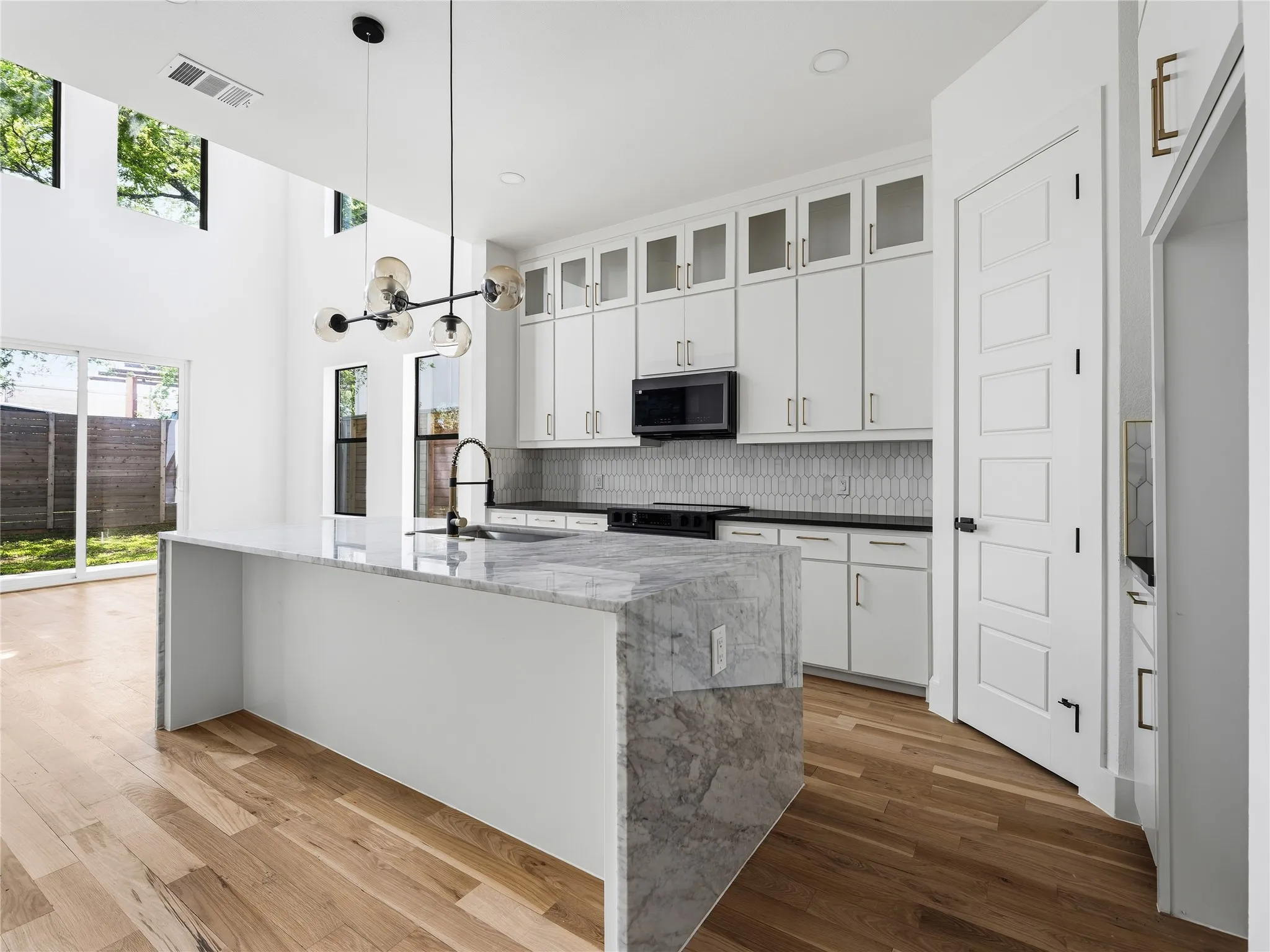 Single Family Residence For Rent in Dallas County , 1958 Toronto Street, Dallas, Texas 75212, 4 Bedroom, 3 Bathroom, 2 Garage spaces, 3,049 Sqft, built in 2024, mls#21373174, Real Estate Agent in Dallas, Homes For Rent in Dallas county, Homes For Rent in Dallas, Realtor in Dallas Texas, Real Estate Brokerage Independent Realty Texas, Luminita Cordes Realtor