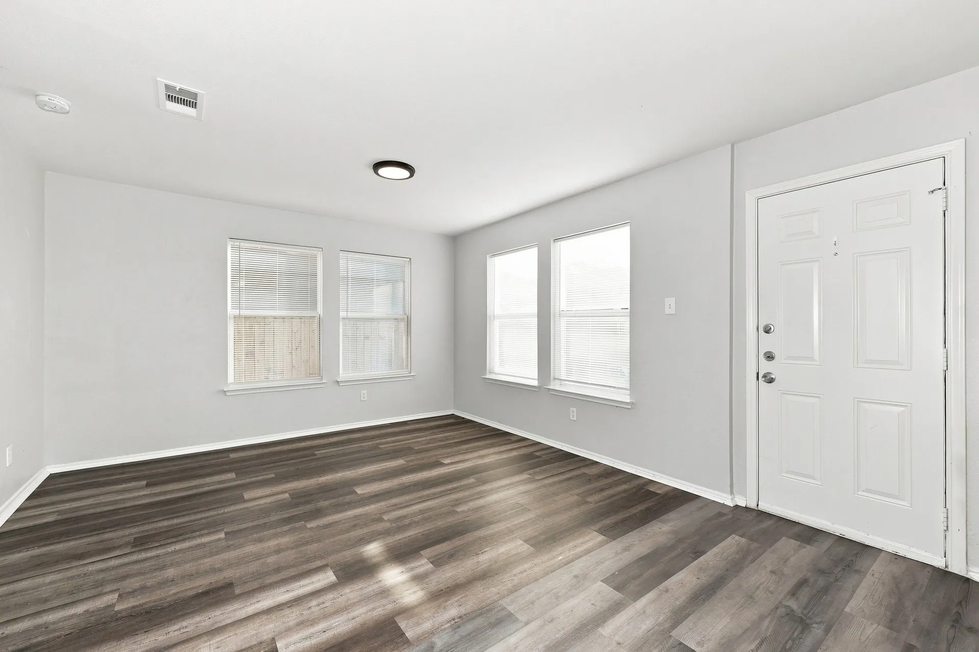 Single Family Residence For Rent in Dallas County , 1409 Mission Hills Lane, Dallas, Texas 75217, 4 Bedroom, 3 Bathroom, 2 Garage spaces, 2,469 Sqft, built in 2005, mls#21373176, Real Estate Agent in Dallas, Homes For Rent in Dallas county, Homes For Rent in Dallas, Realtor in Dallas Texas, Real Estate Brokerage Independent Realty Texas, Luminita Cordes Realtor