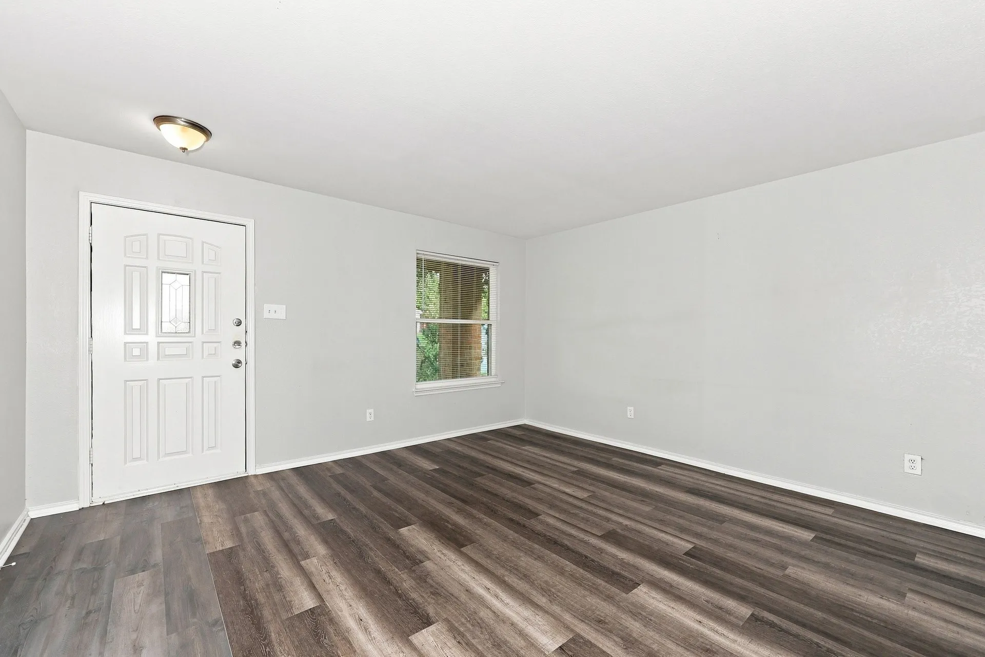 Single Family Residence For Rent in Dallas County , 1409 Mission Hills Lane, Dallas, Texas 75217, 4 Bedroom, 3 Bathroom, 2 Garage spaces, 2,469 Sqft, built in 2005, mls#21373176, Real Estate Agent in Dallas, Homes For Rent in Dallas county, Homes For Rent in Dallas, Realtor in Dallas Texas, Real Estate Brokerage Independent Realty Texas, Luminita Cordes Realtor