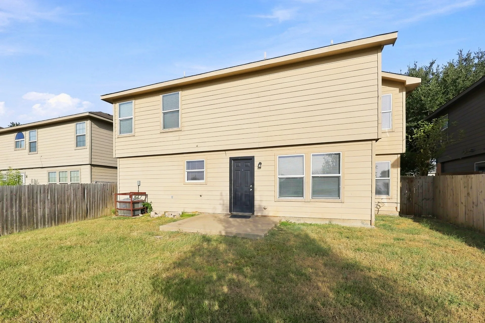 Single Family Residence For Rent in Dallas County , 1409 Mission Hills Lane, Dallas, Texas 75217, 4 Bedroom, 3 Bathroom, 2 Garage spaces, 2,469 Sqft, built in 2005, mls#21373176, Real Estate Agent in Dallas, Homes For Rent in Dallas county, Homes For Rent in Dallas, Realtor in Dallas Texas, Real Estate Brokerage Independent Realty Texas, Luminita Cordes Realtor