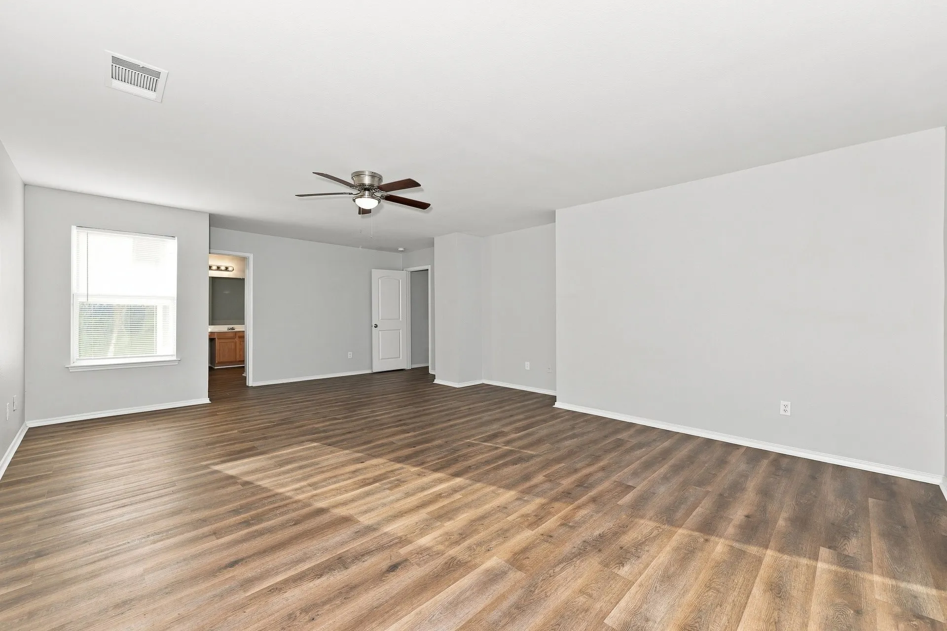 Single Family Residence For Rent in Dallas County , 1409 Mission Hills Lane, Dallas, Texas 75217, 4 Bedroom, 3 Bathroom, 2 Garage spaces, 2,469 Sqft, built in 2005, mls#21373176, Real Estate Agent in Dallas, Homes For Rent in Dallas county, Homes For Rent in Dallas, Realtor in Dallas Texas, Real Estate Brokerage Independent Realty Texas, Luminita Cordes Realtor
