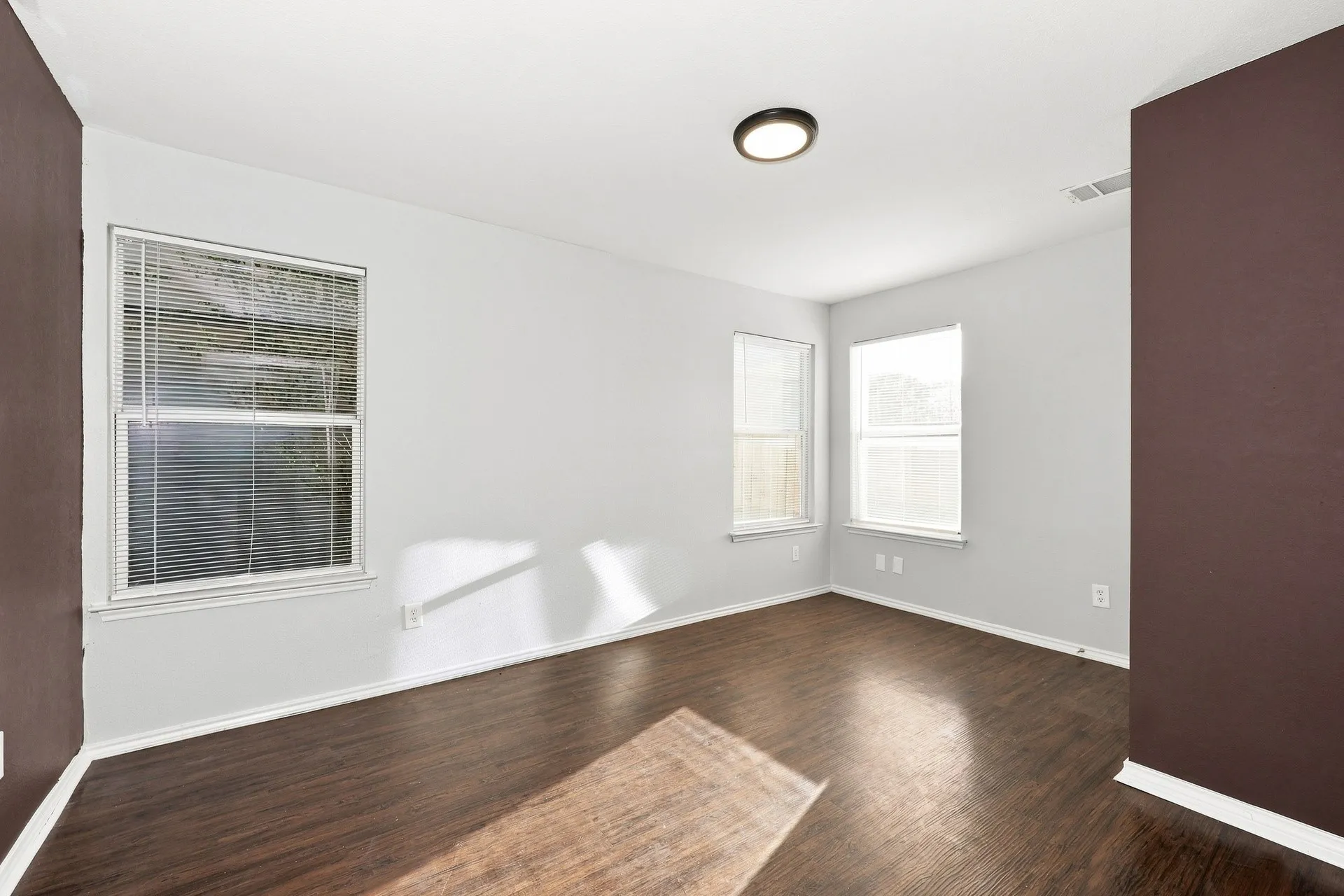 Single Family Residence For Rent in Dallas County , 1409 Mission Hills Lane, Dallas, Texas 75217, 4 Bedroom, 3 Bathroom, 2 Garage spaces, 2,469 Sqft, built in 2005, mls#21373176, Real Estate Agent in Dallas, Homes For Rent in Dallas county, Homes For Rent in Dallas, Realtor in Dallas Texas, Real Estate Brokerage Independent Realty Texas, Luminita Cordes Realtor