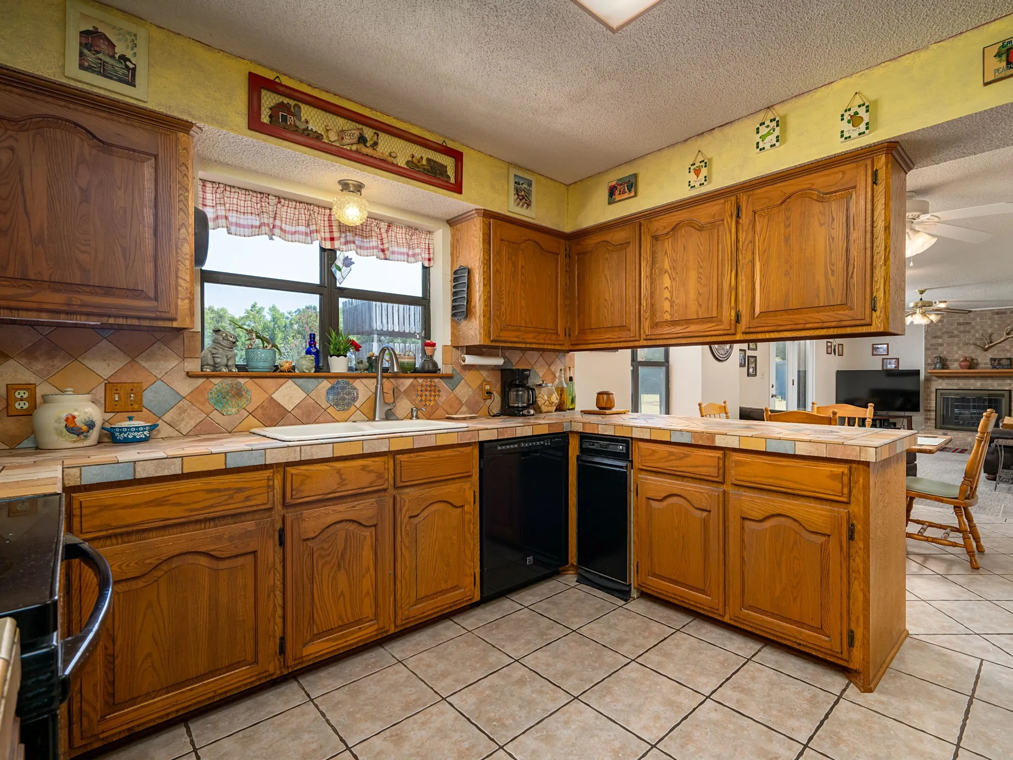 Single Family Residence For Sale in Henderson County , 4475 County Road 3800, Athens, Texas 75752, 4 Bedroom, 3 Bathroom, 2 Garage spaces, 1,986 Sqft, built in 1988, mls#21372753, Real Estate Agent in Athens, Homes For Sale in Henderson county, Homes For Sale in Athens, Realtor in Athens Texas, Real Estate Brokerage Independent Realty Texas, Luminita Cordes Realtor
