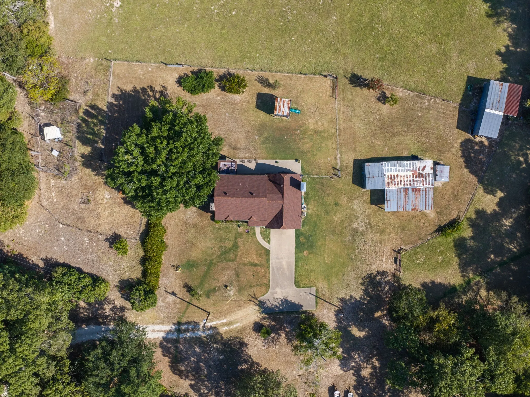Single Family Residence For Sale in Henderson County , 4475 County Road 3800, Athens, Texas 75752, 4 Bedroom, 3 Bathroom, 2 Garage spaces, 1,986 Sqft, built in 1988, mls#21372753, Real Estate Agent in Athens, Homes For Sale in Henderson county, Homes For Sale in Athens, Realtor in Athens Texas, Real Estate Brokerage Independent Realty Texas, Luminita Cordes Realtor
