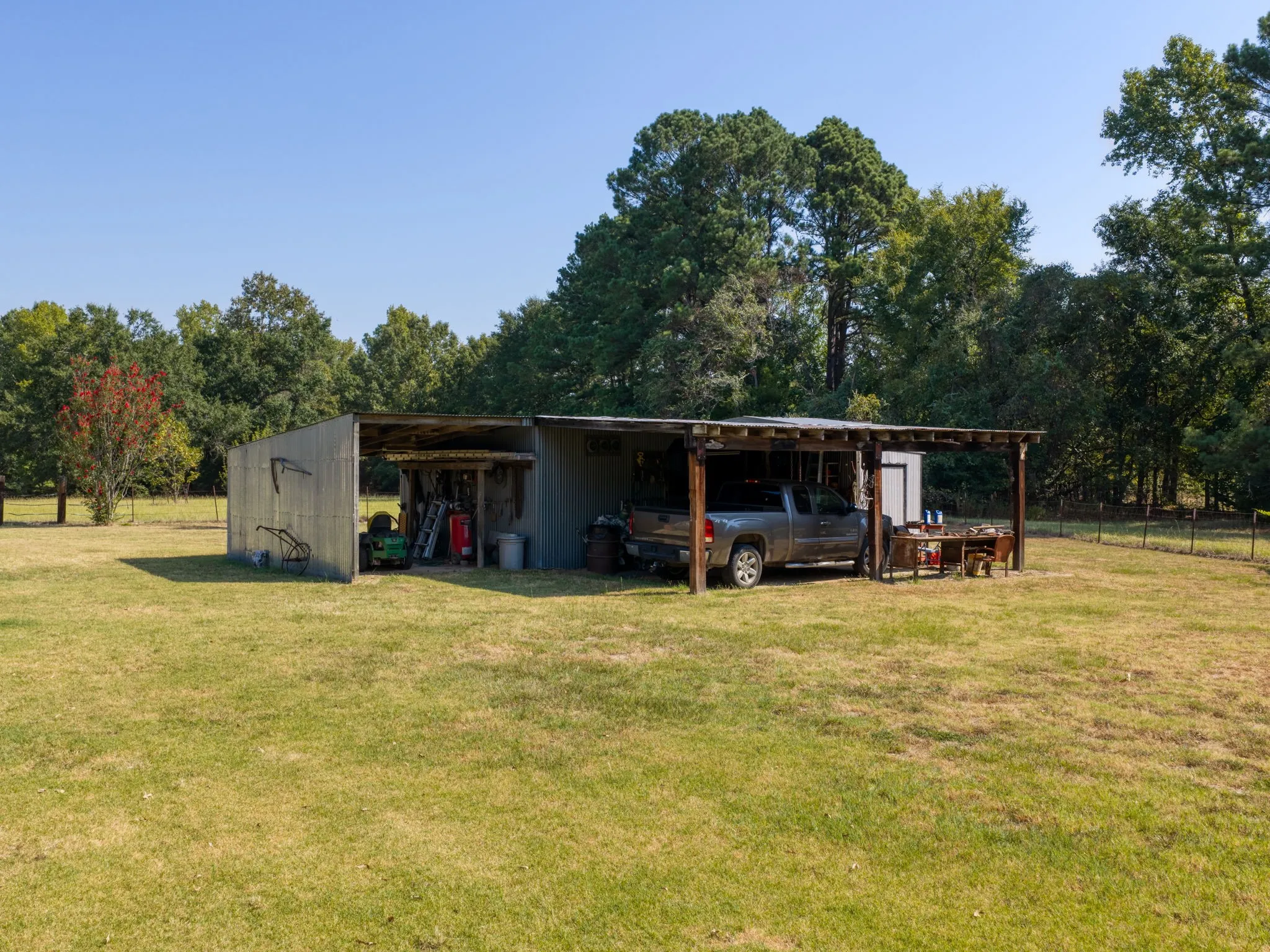 Single Family Residence For Sale in Henderson County , 4475 County Road 3800, Athens, Texas 75752, 4 Bedroom, 3 Bathroom, 2 Garage spaces, 1,986 Sqft, built in 1988, mls#21372753, Real Estate Agent in Athens, Homes For Sale in Henderson county, Homes For Sale in Athens, Realtor in Athens Texas, Real Estate Brokerage Independent Realty Texas, Luminita Cordes Realtor