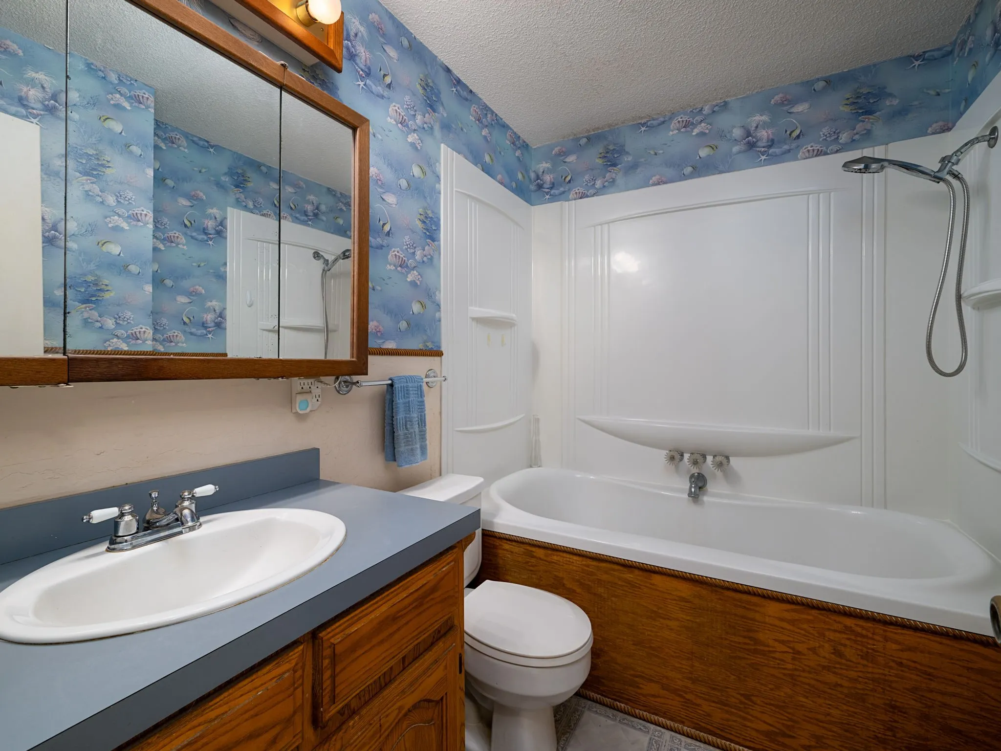 Single Family Residence For Sale in Henderson County , 4475 County Road 3800, Athens, Texas 75752, 4 Bedroom, 3 Bathroom, 2 Garage spaces, 1,986 Sqft, built in 1988, mls#21372753, Real Estate Agent in Athens, Homes For Sale in Henderson county, Homes For Sale in Athens, Realtor in Athens Texas, Real Estate Brokerage Independent Realty Texas, Luminita Cordes Realtor