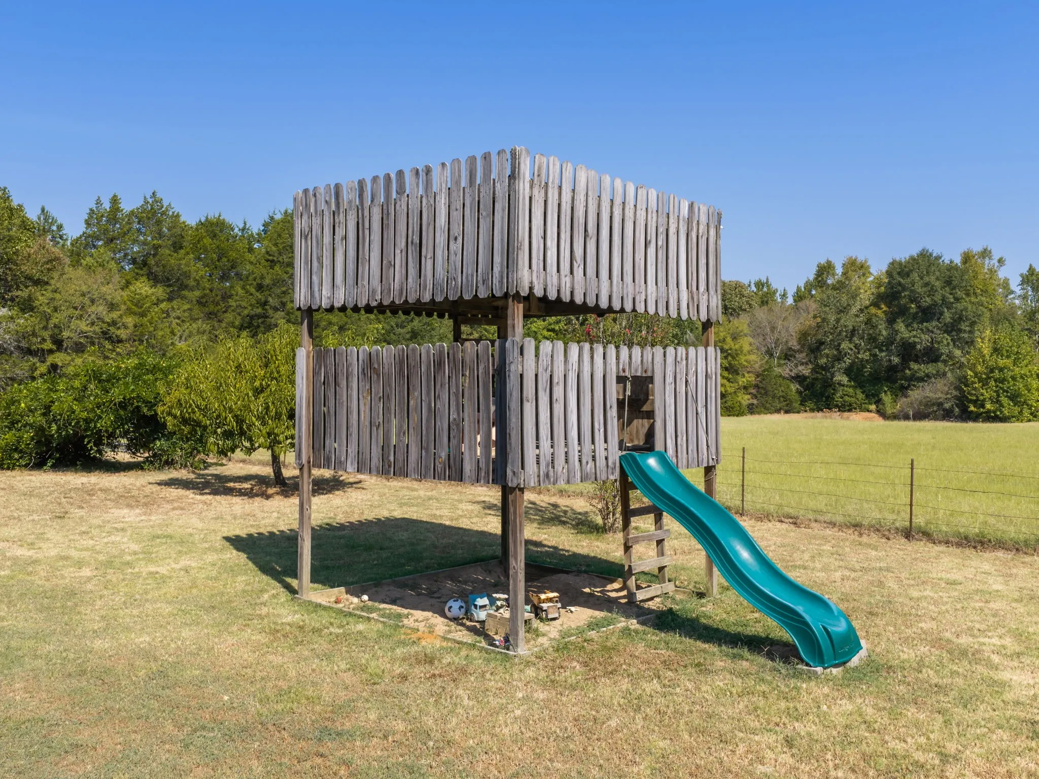 Single Family Residence For Sale in Henderson County , 4475 County Road 3800, Athens, Texas 75752, 4 Bedroom, 3 Bathroom, 2 Garage spaces, 1,986 Sqft, built in 1988, mls#21372753, Real Estate Agent in Athens, Homes For Sale in Henderson county, Homes For Sale in Athens, Realtor in Athens Texas, Real Estate Brokerage Independent Realty Texas, Luminita Cordes Realtor