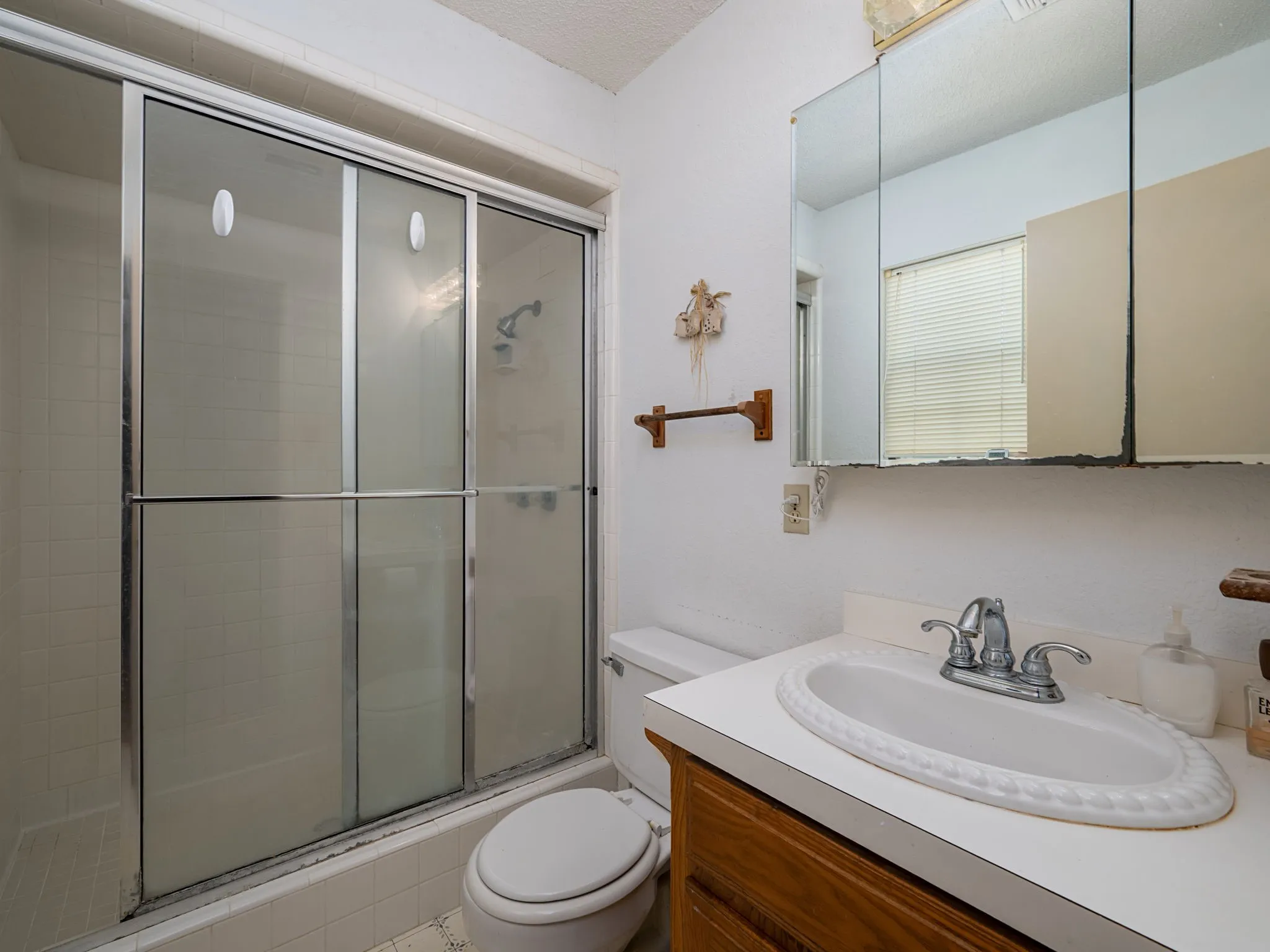 Single Family Residence For Sale in Henderson County , 4475 County Road 3800, Athens, Texas 75752, 4 Bedroom, 3 Bathroom, 2 Garage spaces, 1,986 Sqft, built in 1988, mls#21372753, Real Estate Agent in Athens, Homes For Sale in Henderson county, Homes For Sale in Athens, Realtor in Athens Texas, Real Estate Brokerage Independent Realty Texas, Luminita Cordes Realtor
