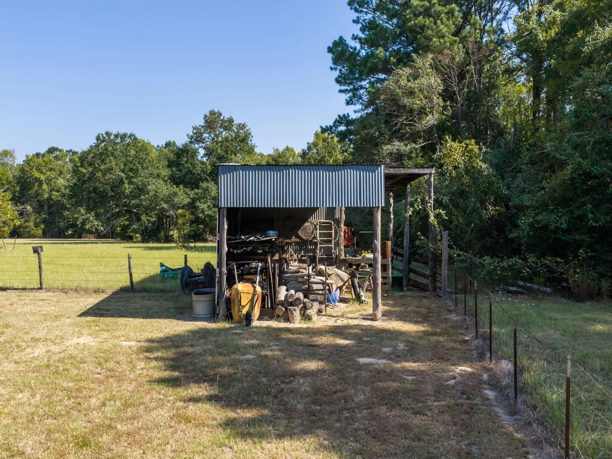 Single Family Residence For Sale in Henderson County , 4475 County Road 3800, Athens, Texas 75752, 4 Bedroom, 3 Bathroom, 2 Garage spaces, 1,986 Sqft, built in 1988, mls#21372753, Real Estate Agent in Athens, Homes For Sale in Henderson county, Homes For Sale in Athens, Realtor in Athens Texas, Real Estate Brokerage Independent Realty Texas, Luminita Cordes Realtor