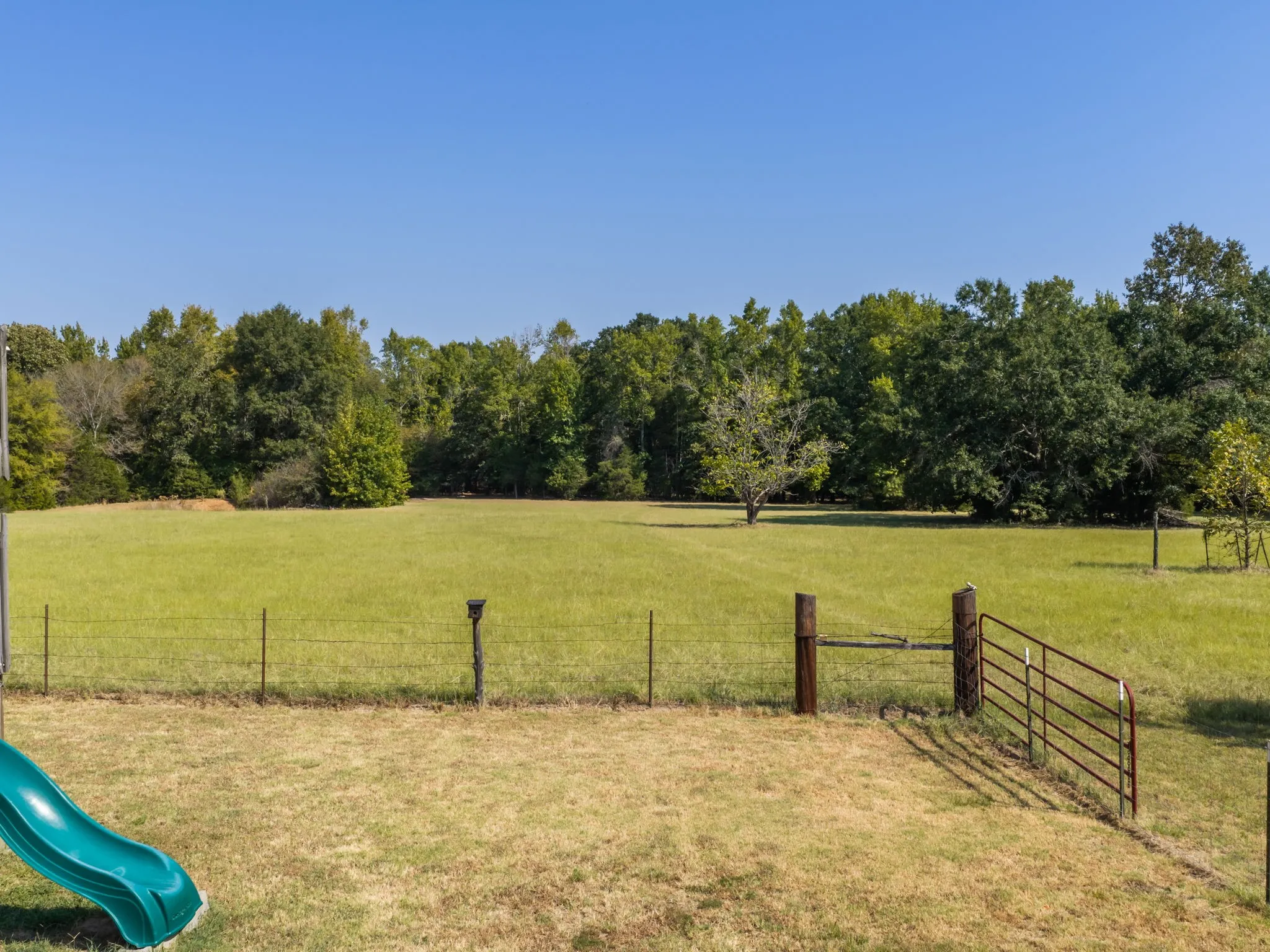 Single Family Residence For Sale in Henderson County , 4475 County Road 3800, Athens, Texas 75752, 4 Bedroom, 3 Bathroom, 2 Garage spaces, 1,986 Sqft, built in 1988, mls#21372753, Real Estate Agent in Athens, Homes For Sale in Henderson county, Homes For Sale in Athens, Realtor in Athens Texas, Real Estate Brokerage Independent Realty Texas, Luminita Cordes Realtor