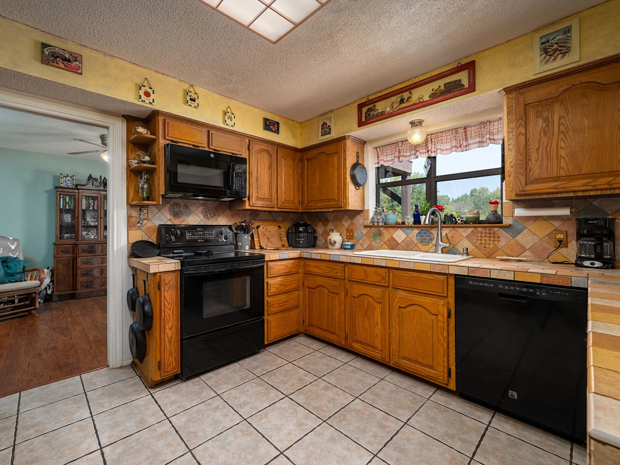 Single Family Residence For Sale in Henderson County , 4475 County Road 3800, Athens, Texas 75752, 4 Bedroom, 3 Bathroom, 2 Garage spaces, 1,986 Sqft, built in 1988, mls#21372753, Real Estate Agent in Athens, Homes For Sale in Henderson county, Homes For Sale in Athens, Realtor in Athens Texas, Real Estate Brokerage Independent Realty Texas, Luminita Cordes Realtor