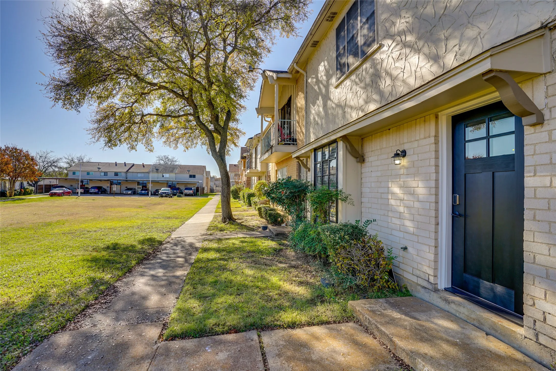 Townhouse For Rent in Dallas County , 42 W Creek Lane 3, Grand Prairie, Texas 75052, 3 Bedroom, 3 Bathroom, Garage spaces, 1,584 Sqft, built in 1971, mls#21373179, Real Estate Agent in Grand Prairie, Homes For Rent in Dallas county, Homes For Rent in Grand Prairie, Realtor in Grand Prairie Texas, Real Estate Brokerage Independent Realty Texas, Luminita Cordes Realtor