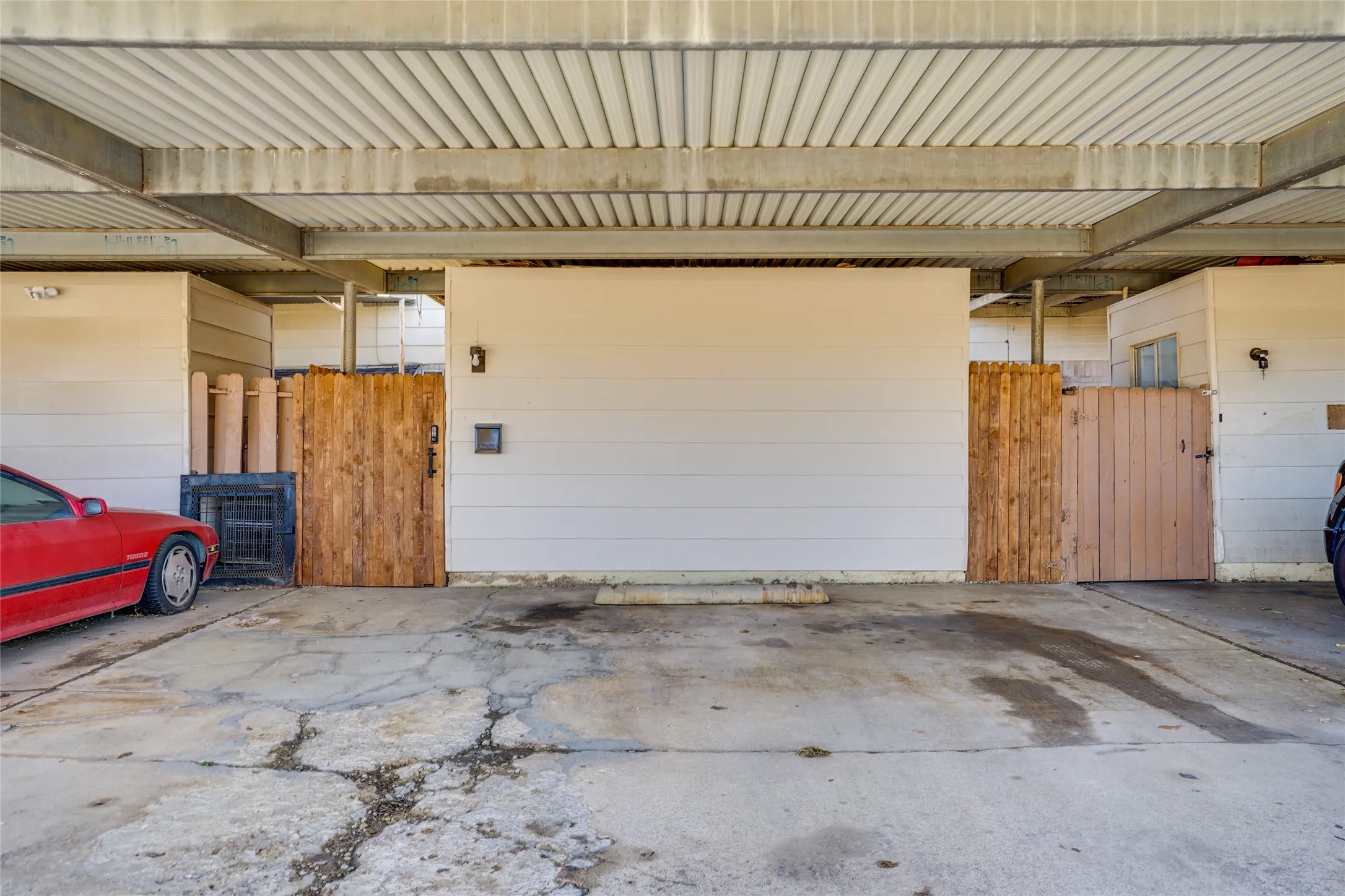 Townhouse For Rent in Dallas County , 42 W Creek Lane 3, Grand Prairie, Texas 75052, 3 Bedroom, 3 Bathroom, Garage spaces, 1,584 Sqft, built in 1971, mls#21373179, Real Estate Agent in Grand Prairie, Homes For Rent in Dallas county, Homes For Rent in Grand Prairie, Realtor in Grand Prairie Texas, Real Estate Brokerage Independent Realty Texas, Luminita Cordes Realtor