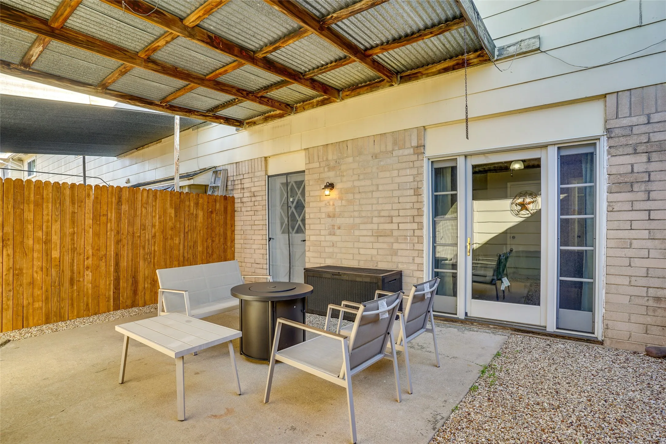 Townhouse For Rent in Dallas County , 42 W Creek Lane 3, Grand Prairie, Texas 75052, 3 Bedroom, 3 Bathroom, Garage spaces, 1,584 Sqft, built in 1971, mls#21373179, Real Estate Agent in Grand Prairie, Homes For Rent in Dallas county, Homes For Rent in Grand Prairie, Realtor in Grand Prairie Texas, Real Estate Brokerage Independent Realty Texas, Luminita Cordes Realtor