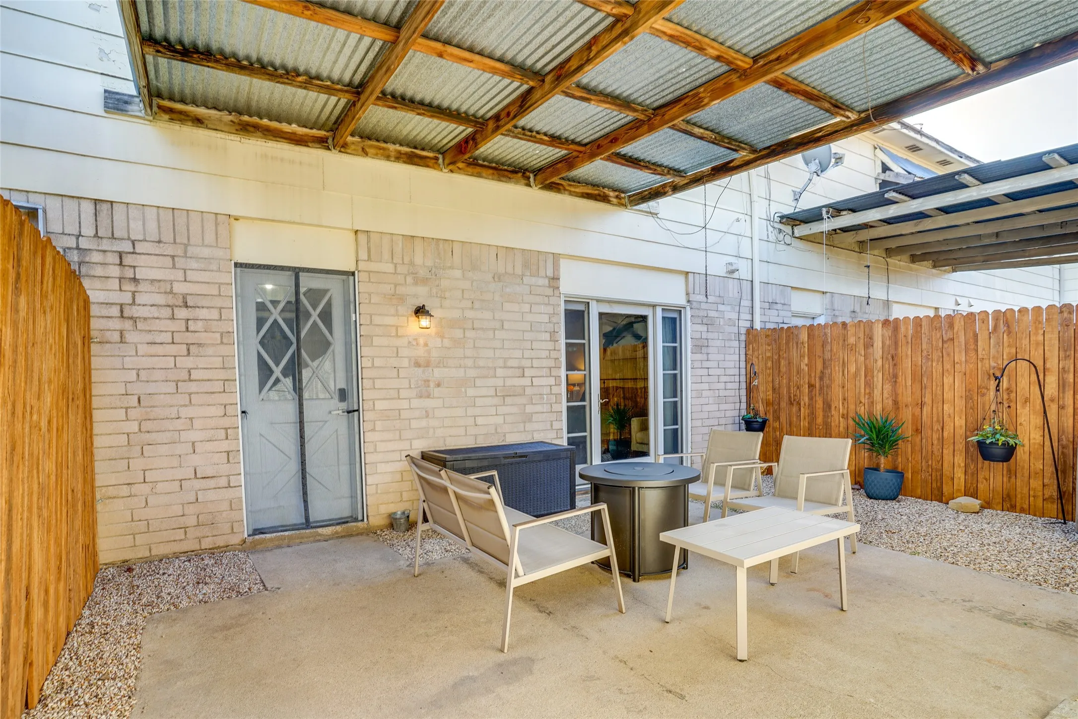 Townhouse For Rent in Dallas County , 42 W Creek Lane 3, Grand Prairie, Texas 75052, 3 Bedroom, 3 Bathroom, Garage spaces, 1,584 Sqft, built in 1971, mls#21373179, Real Estate Agent in Grand Prairie, Homes For Rent in Dallas county, Homes For Rent in Grand Prairie, Realtor in Grand Prairie Texas, Real Estate Brokerage Independent Realty Texas, Luminita Cordes Realtor